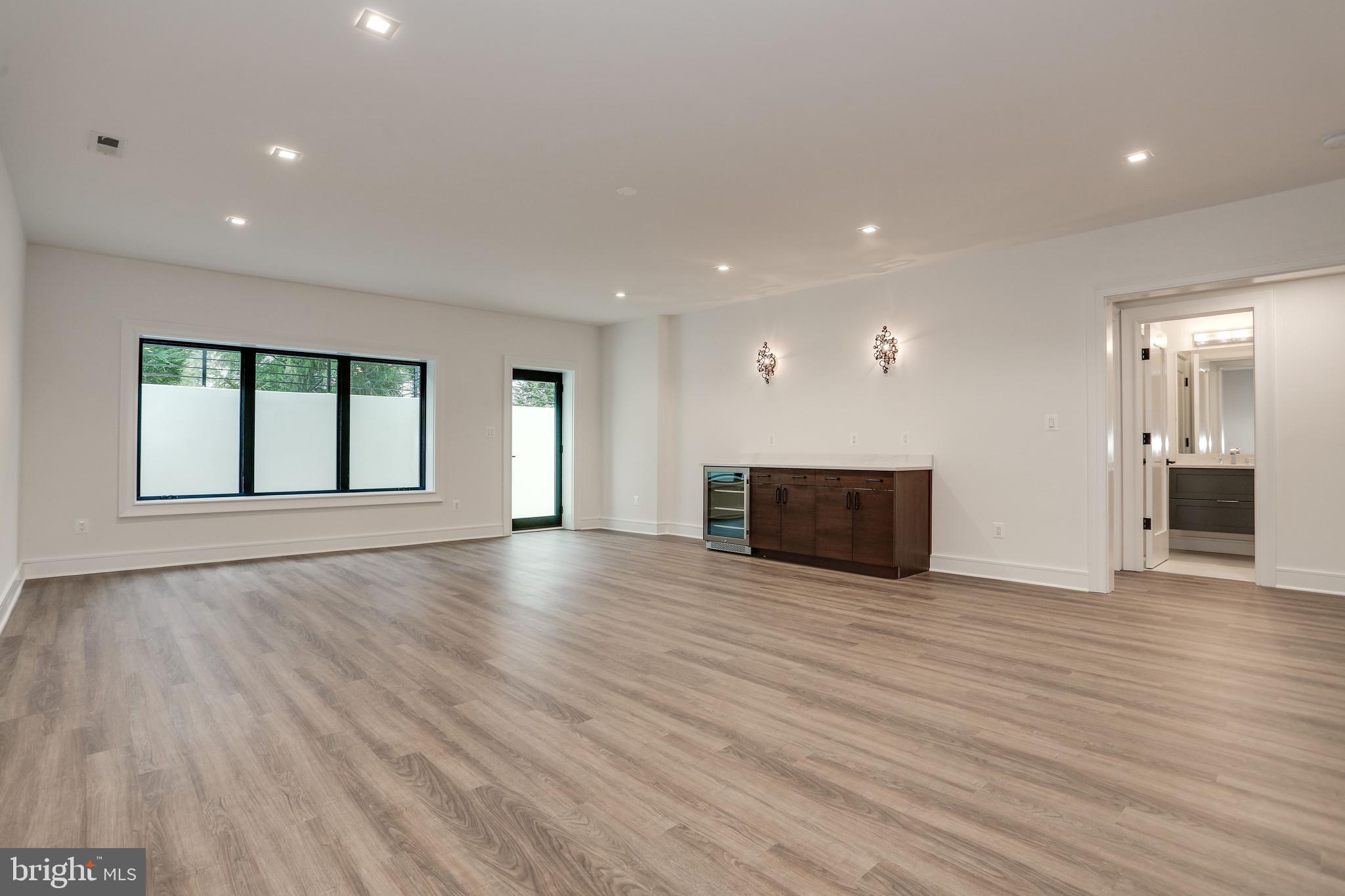 SALONA VILLAGE - Residential