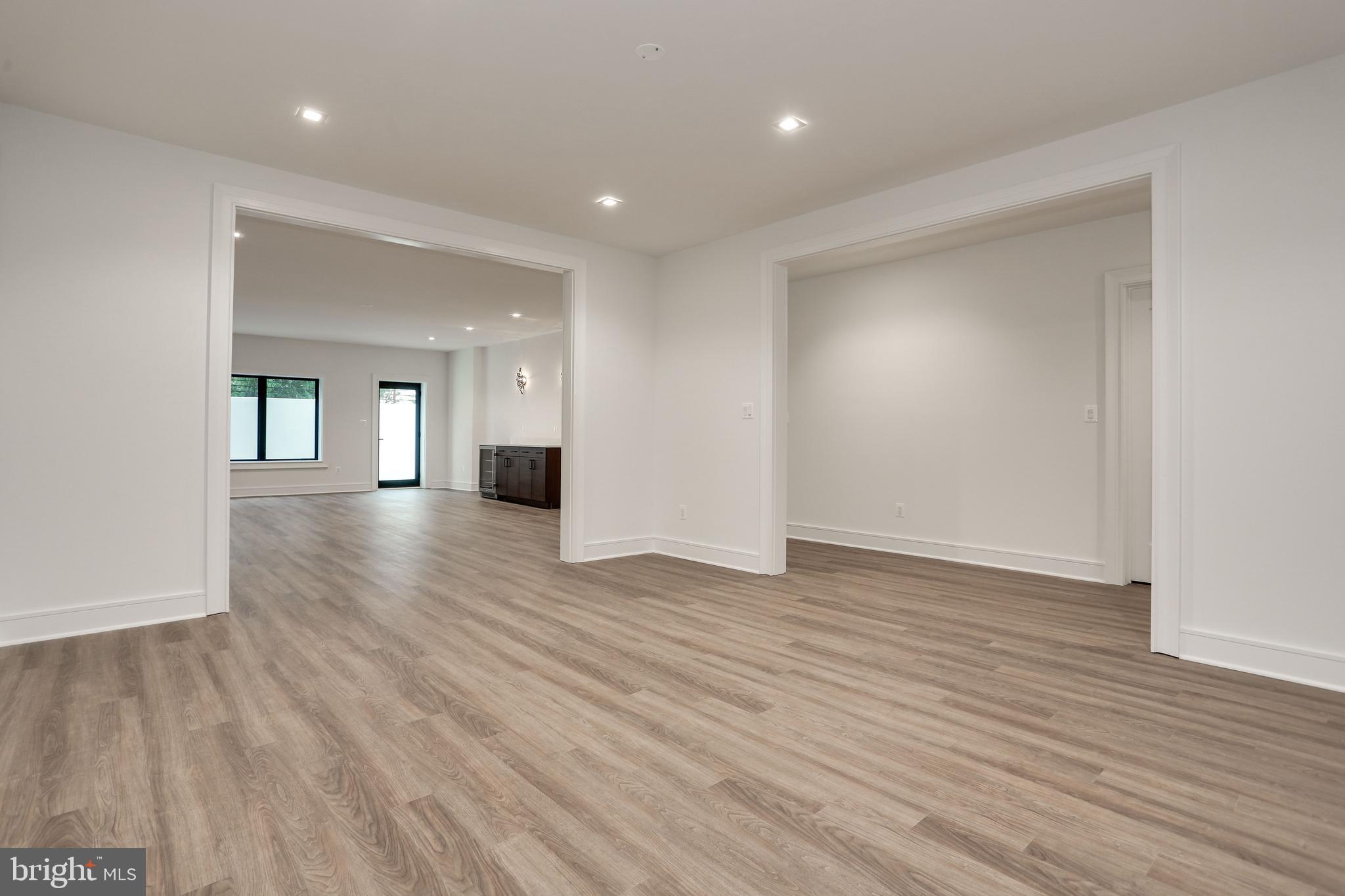 SALONA VILLAGE - Residential