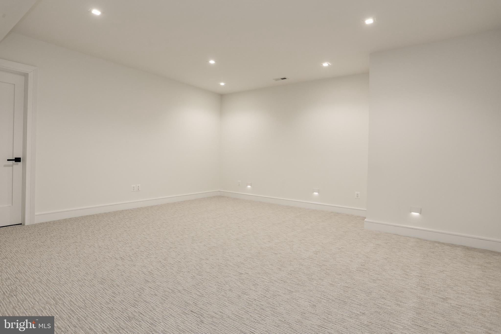 SALONA VILLAGE - Residential