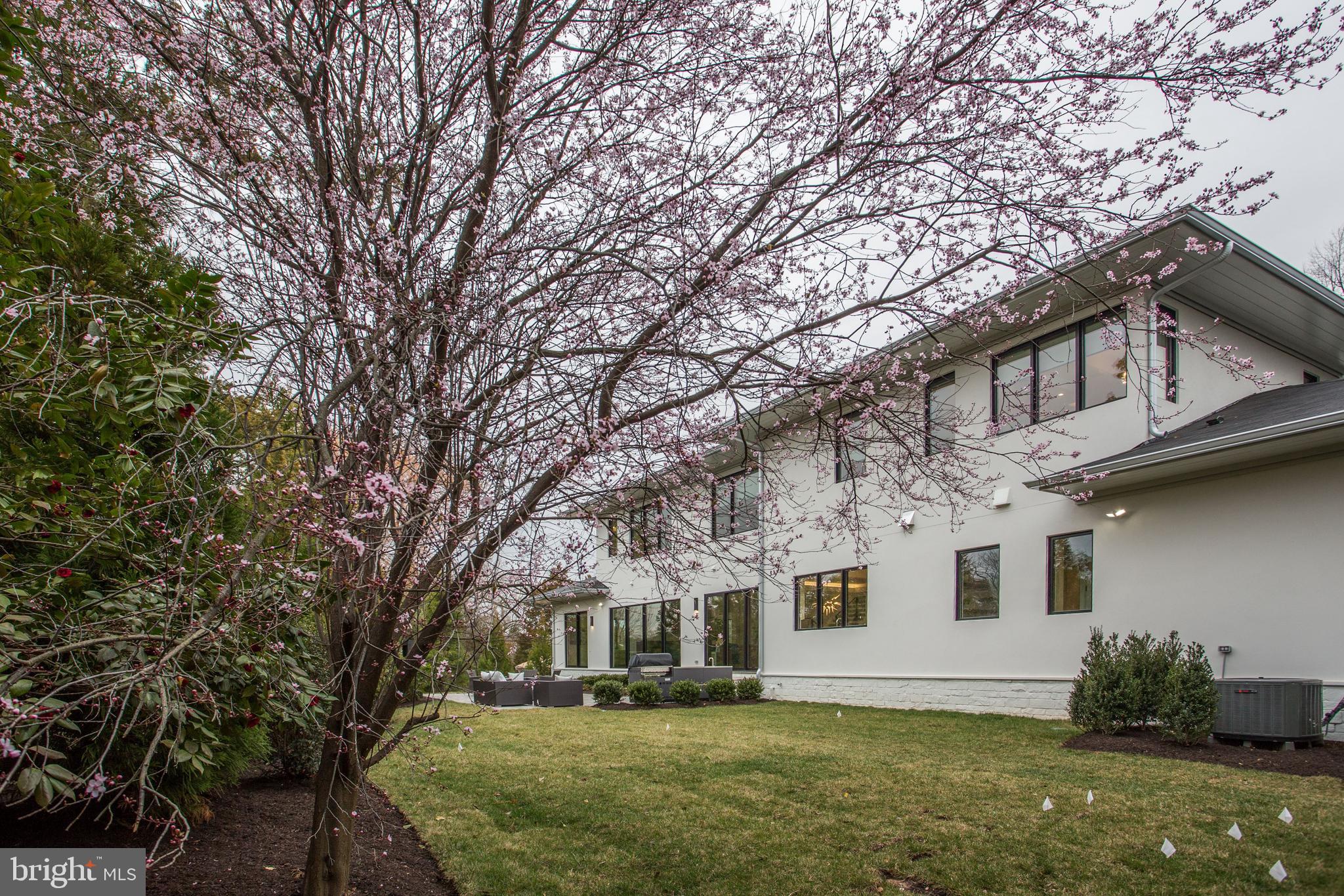 SALONA VILLAGE - Residential