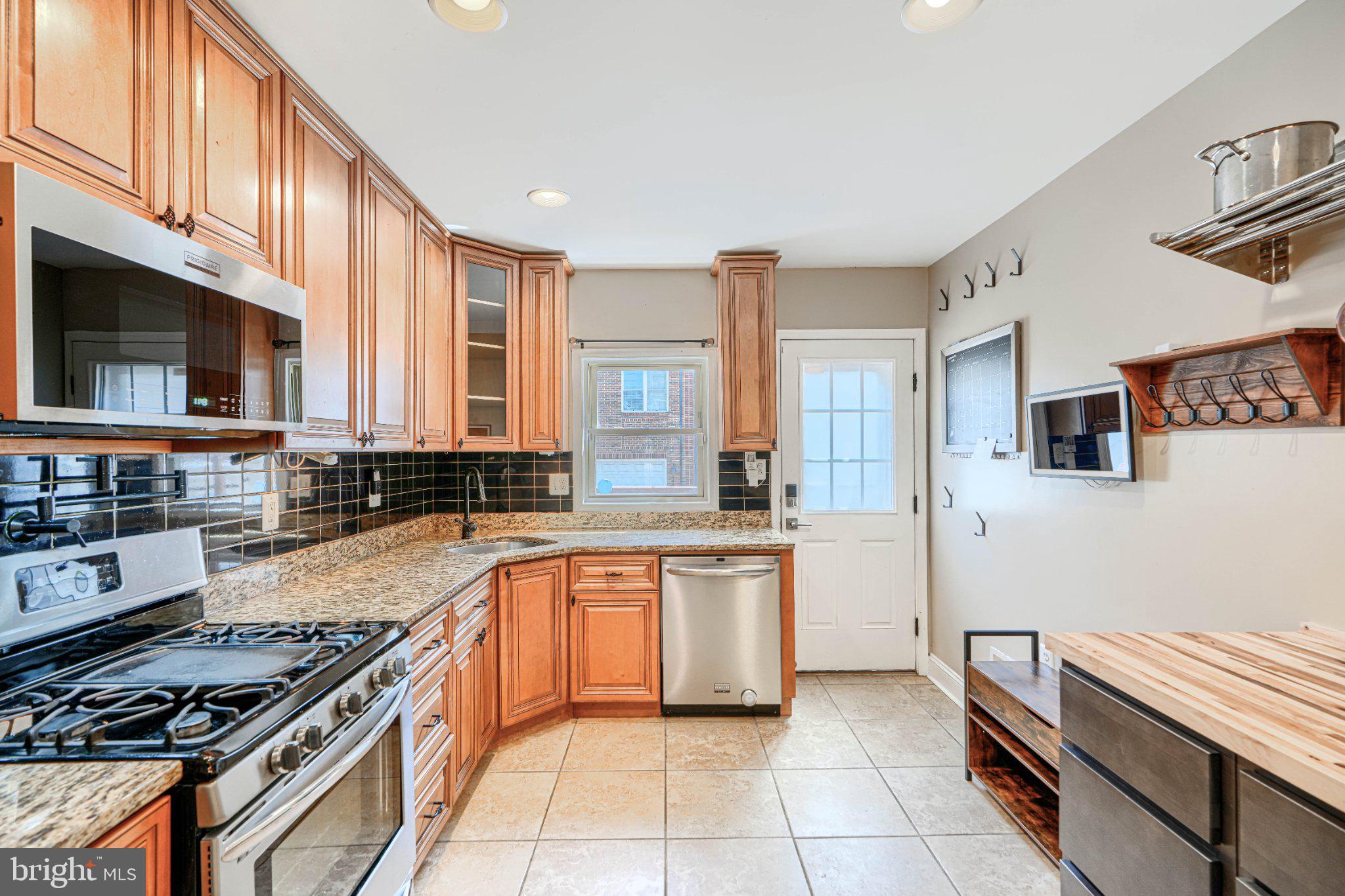 LOCUST POINT - Residential