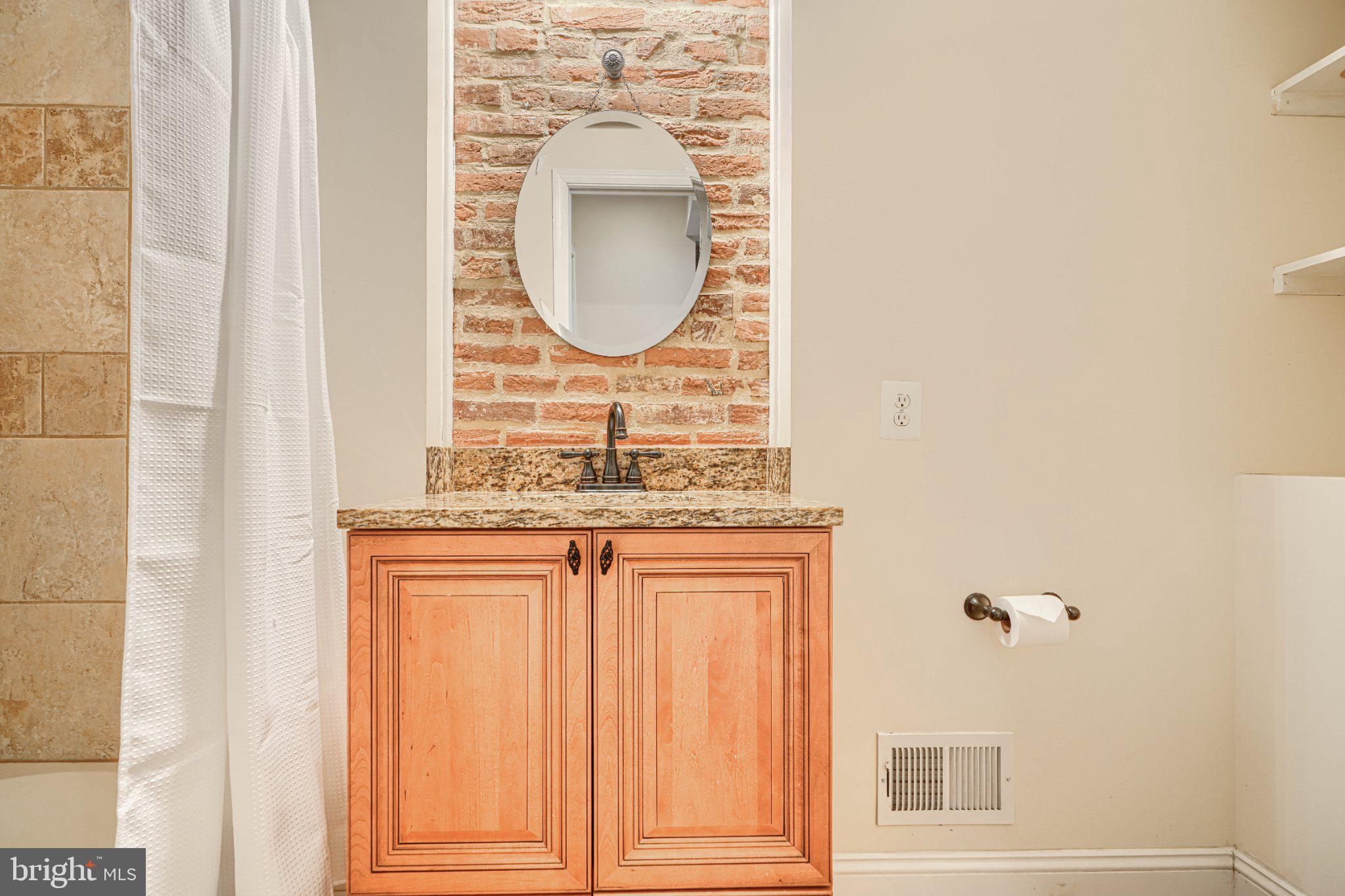 LOCUST POINT - Residential