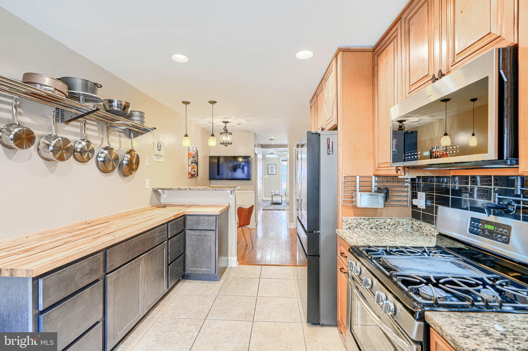 LOCUST POINT - Residential