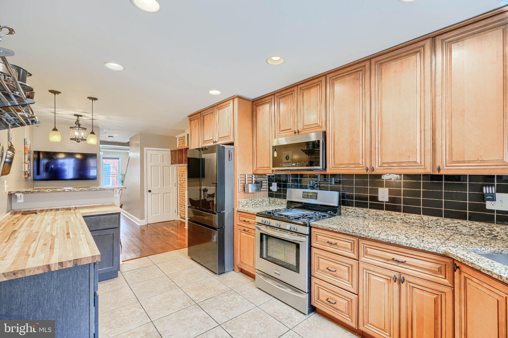 LOCUST POINT - Residential