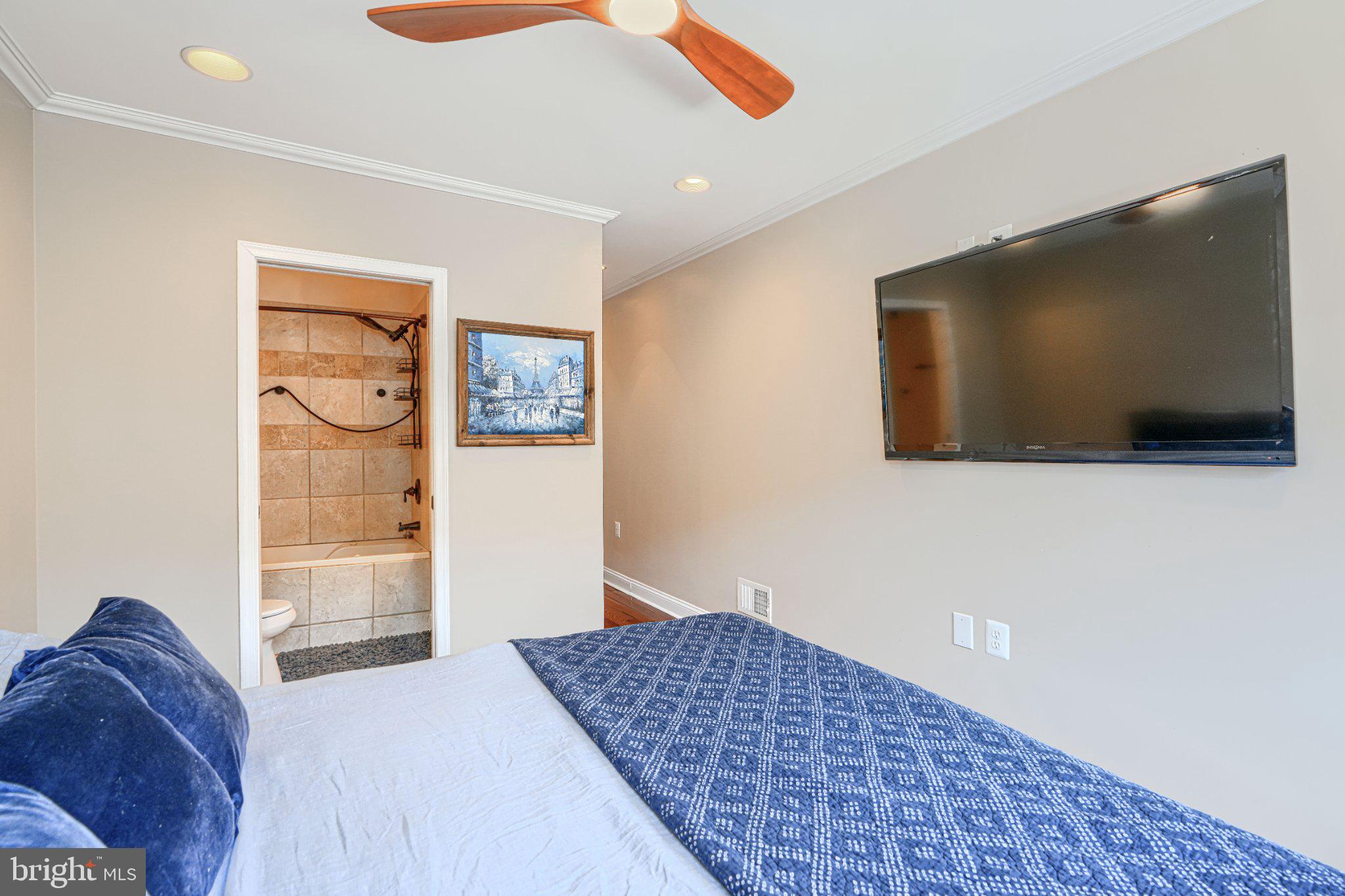 LOCUST POINT - Residential