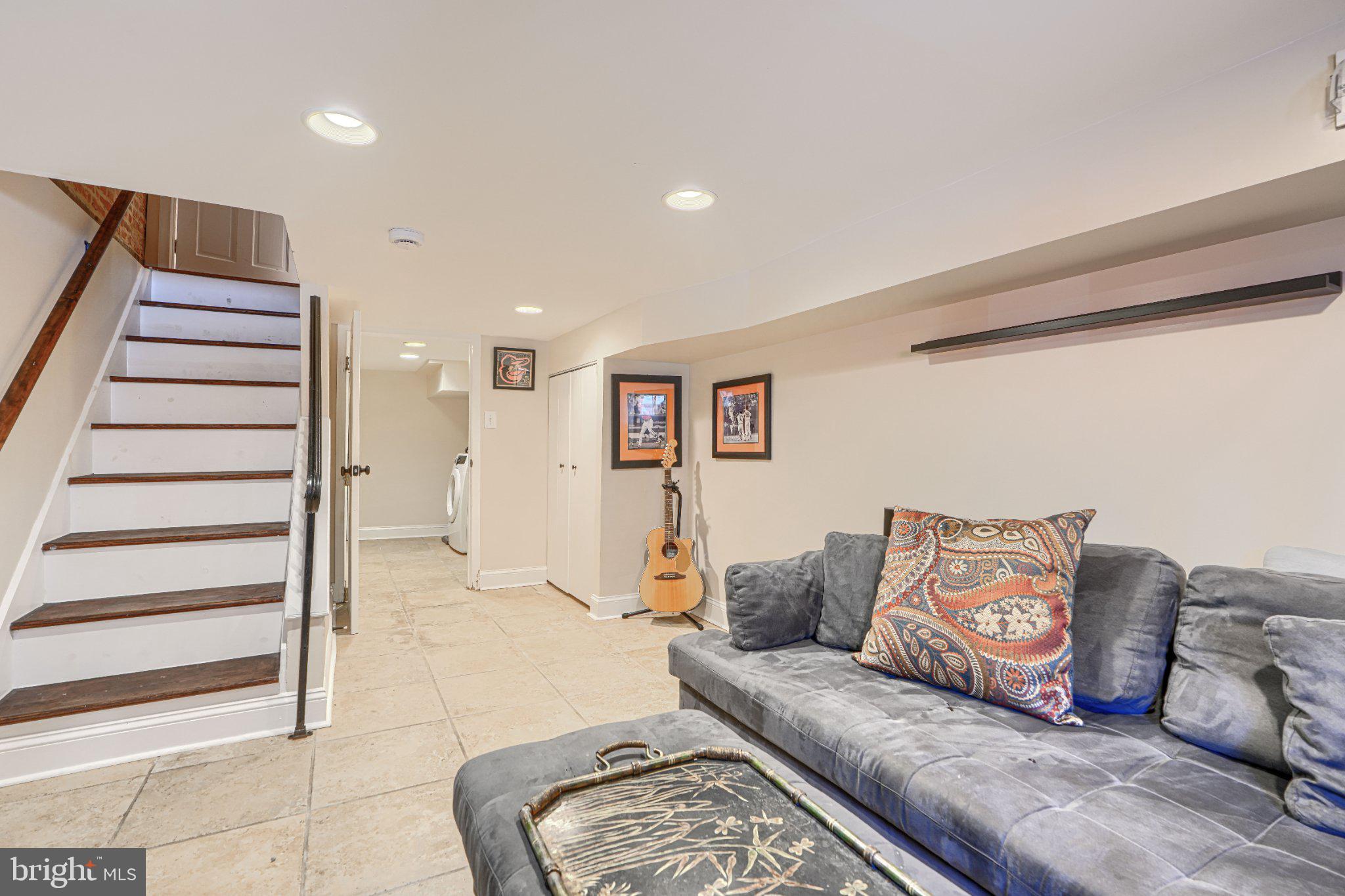 LOCUST POINT - Residential