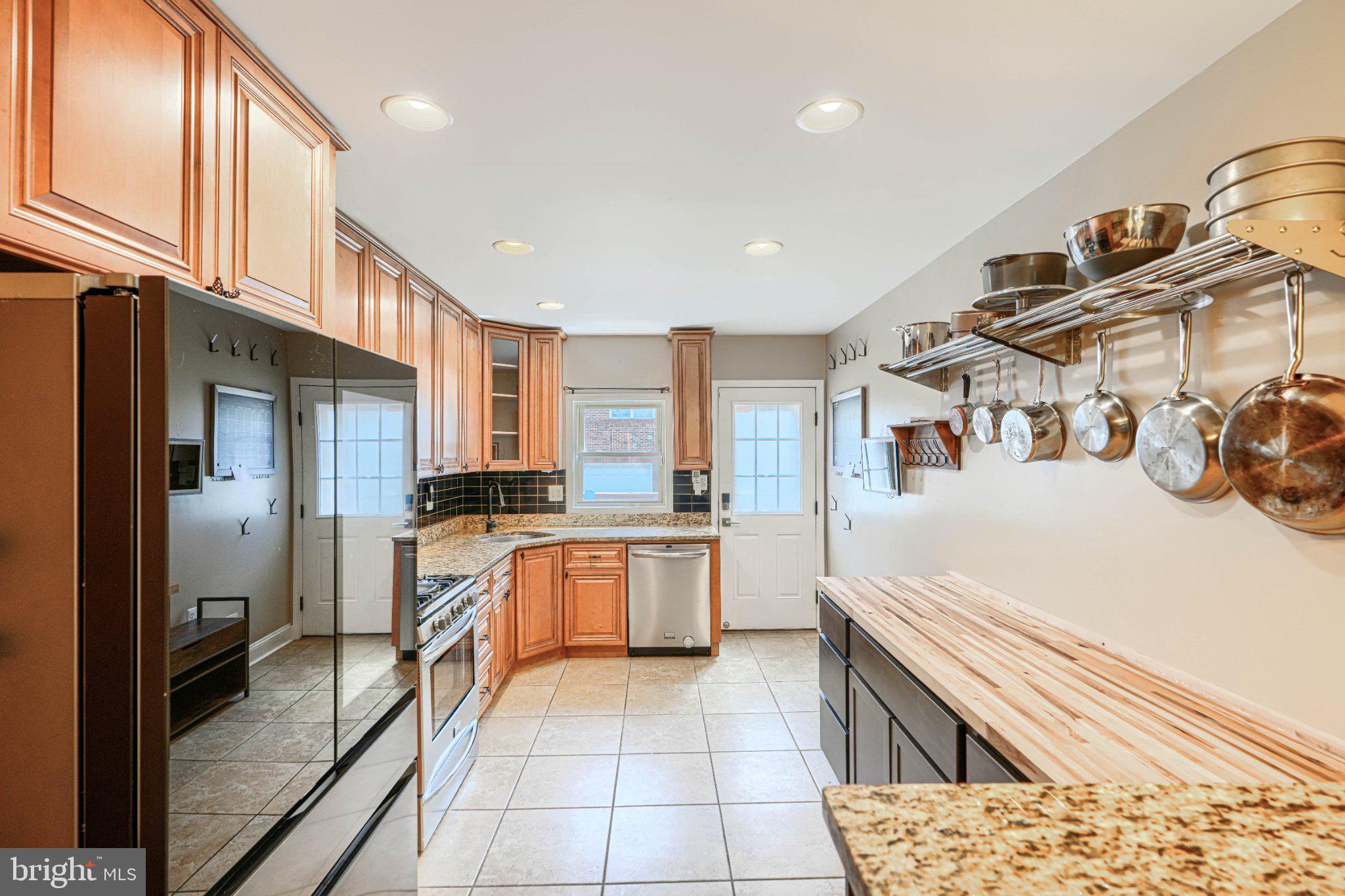 LOCUST POINT - Residential