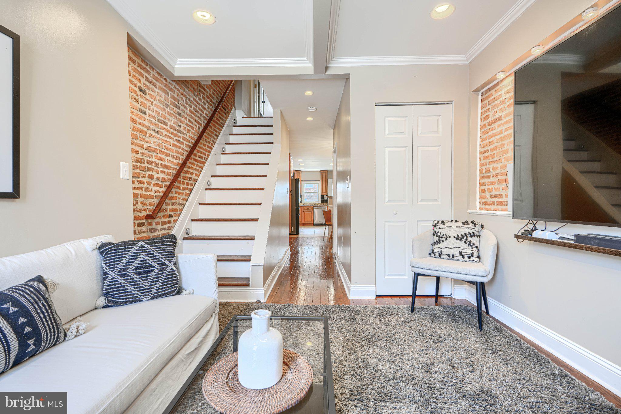 LOCUST POINT - Residential