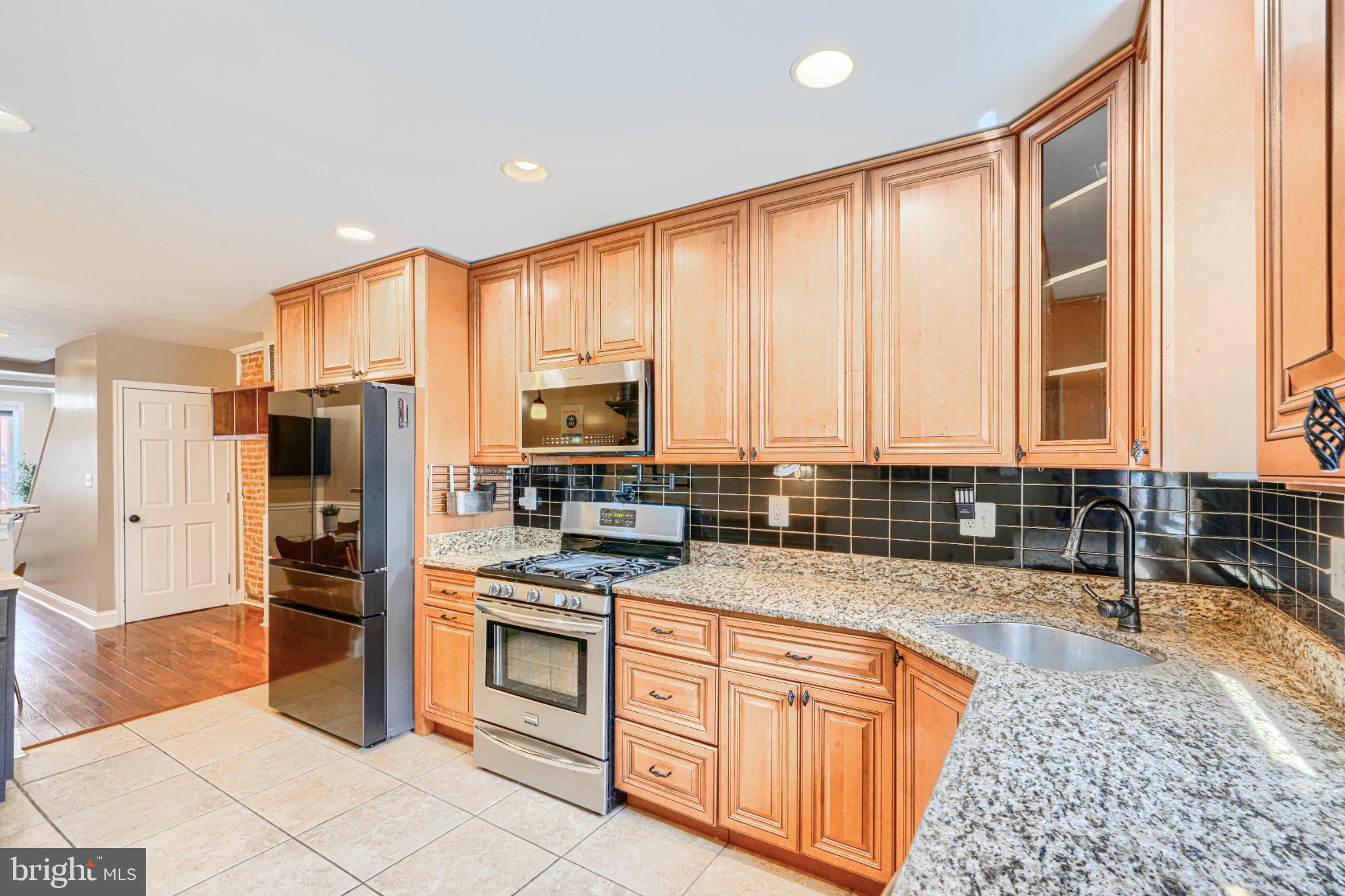 LOCUST POINT - Residential