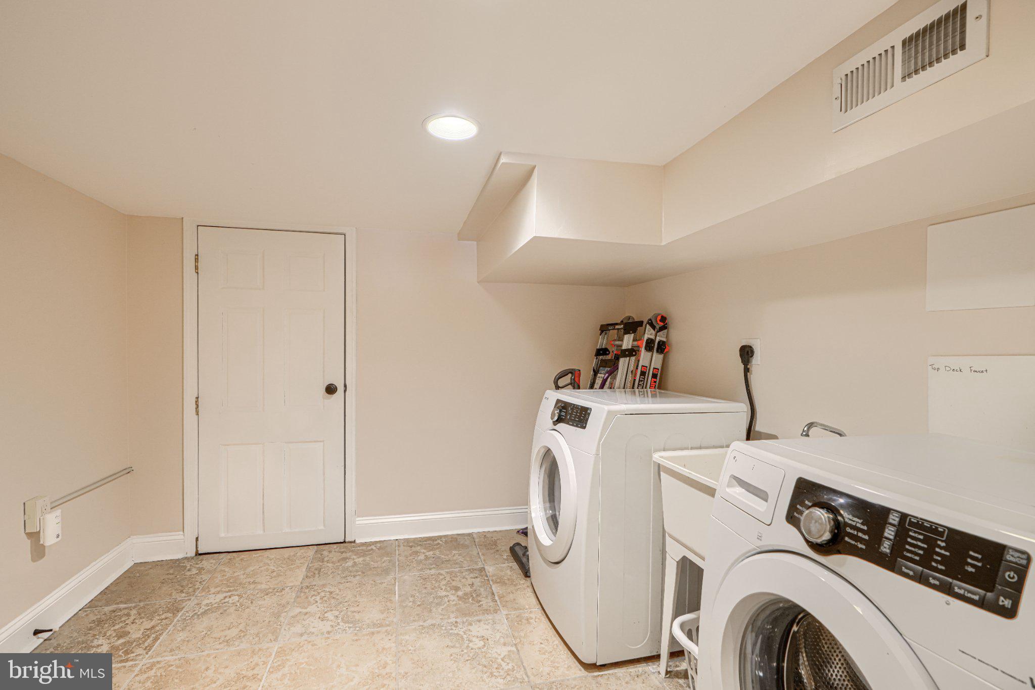 LOCUST POINT - Residential