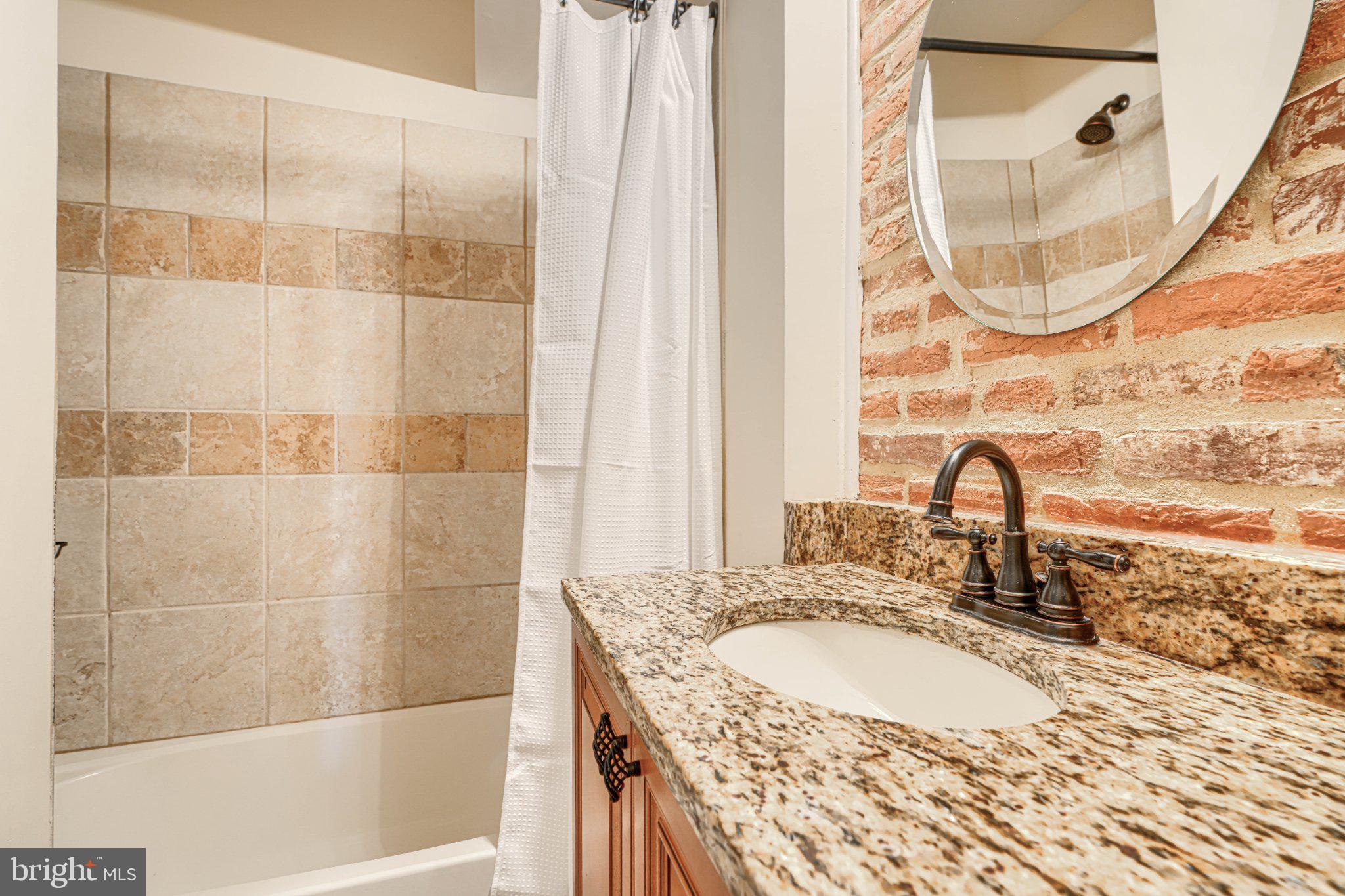 LOCUST POINT - Residential