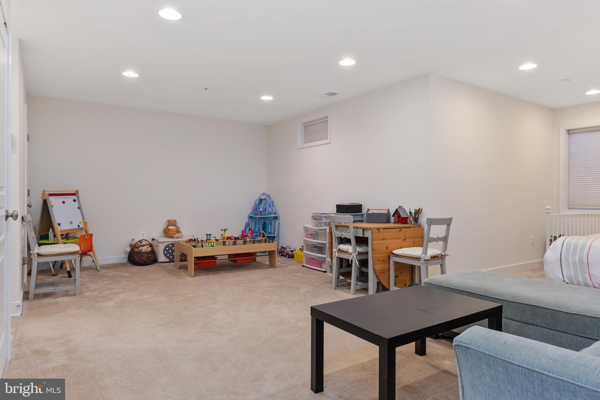 ADMIRALS RIDGE - Residential