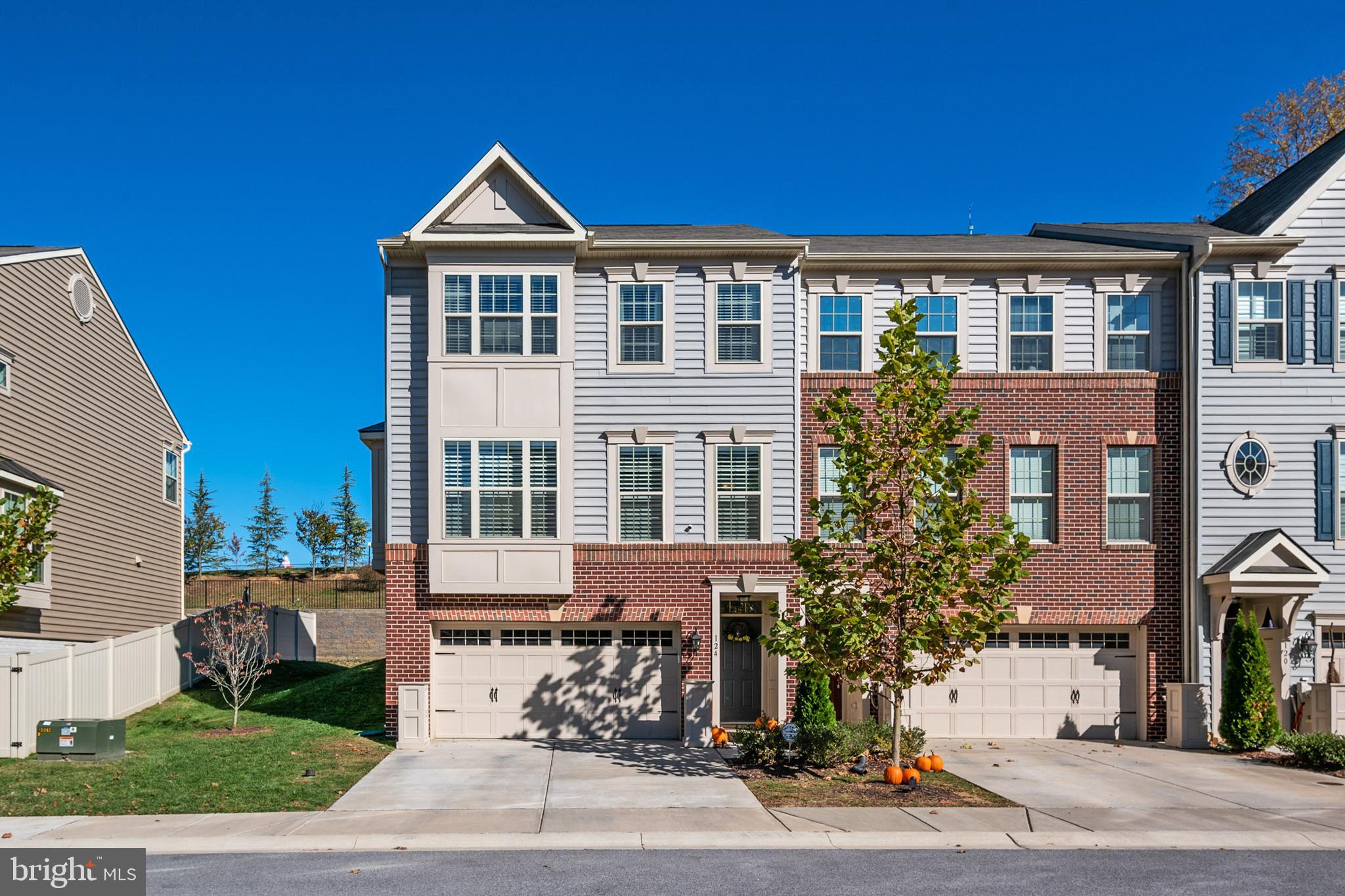 ADMIRALS RIDGE - Residential