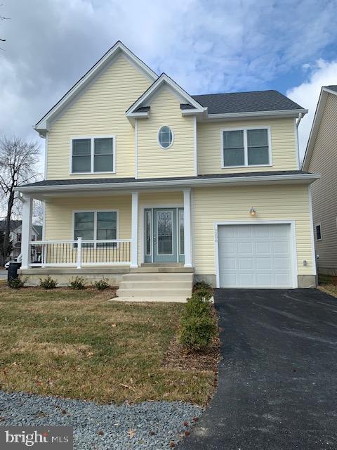 >>>FIRM NO PETS POLICY OR SMOKING IN THE HOUSE<<< Each adult (over 18) must be on lease. Each adult must fill out a separate application. One year lease required. Renter insurance required. Move in time must be within two weeks of application acceptance. LL requires a minimum 650 credit score.