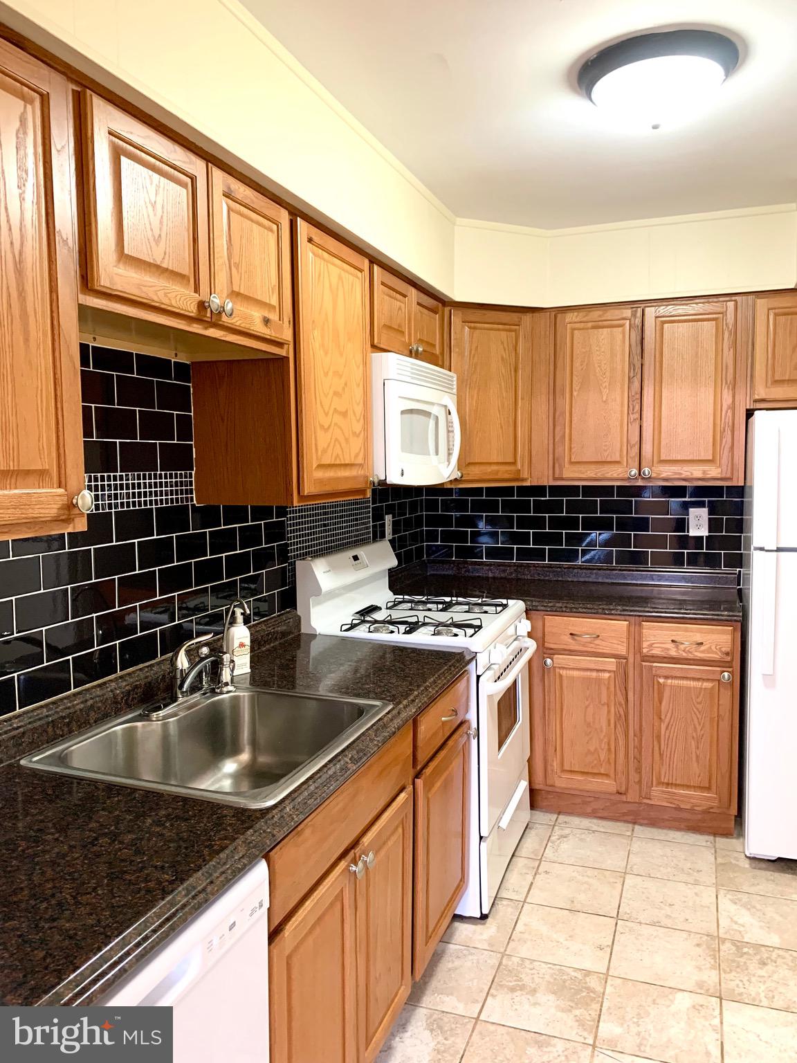 COLUMBIA KNOLL - Residential Lease