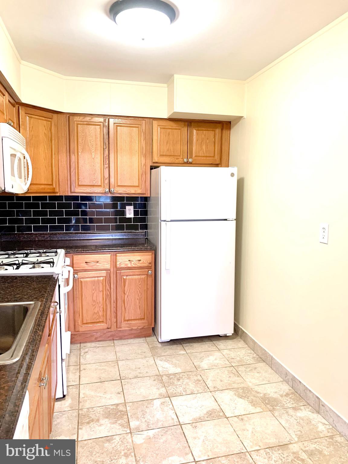 COLUMBIA KNOLL - Residential Lease