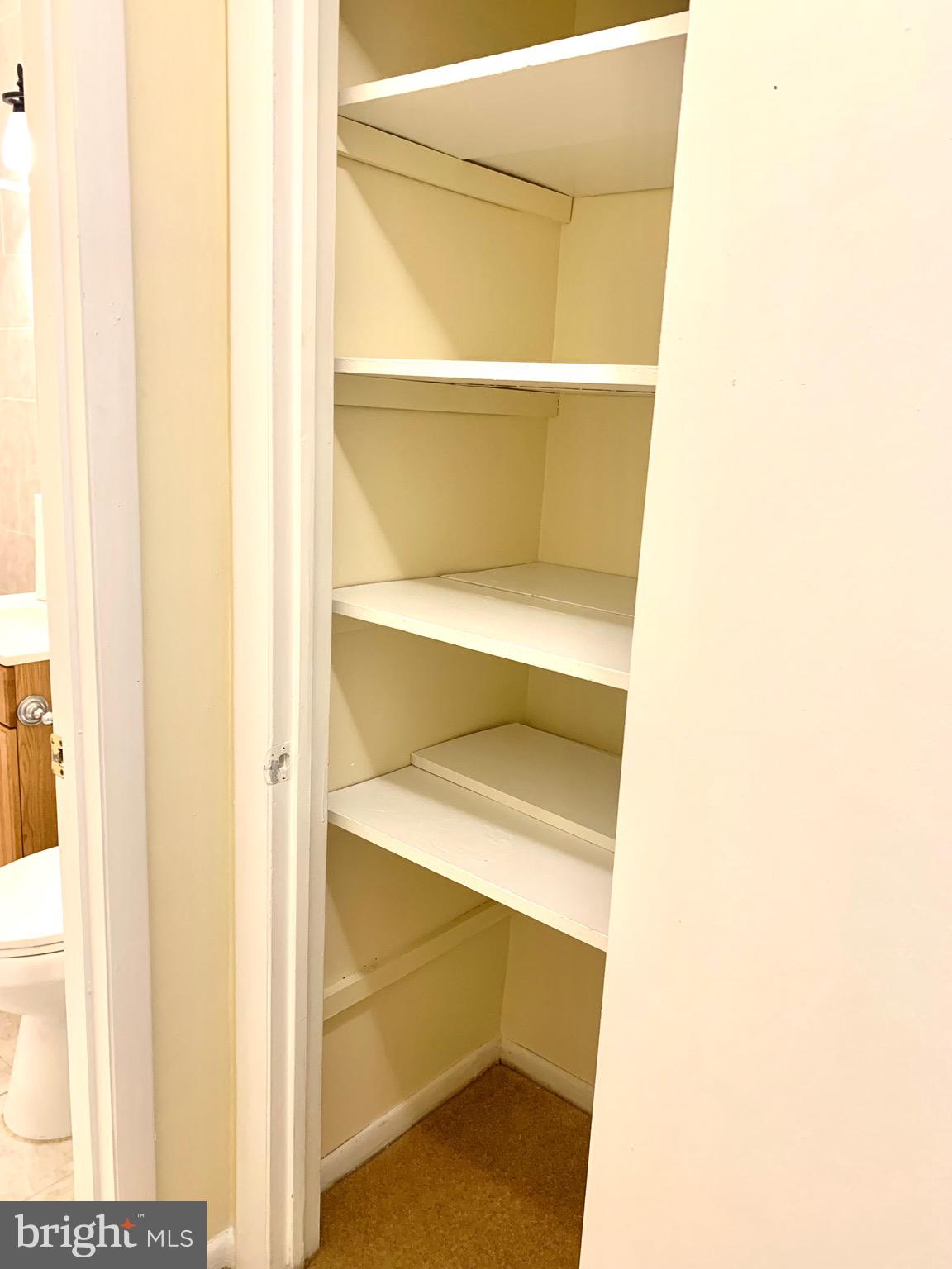 COLUMBIA KNOLL - Residential Lease