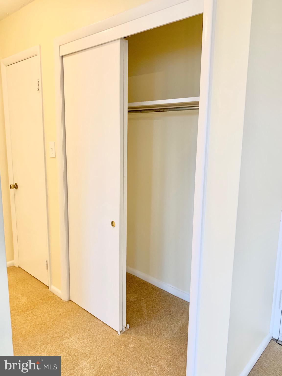 COLUMBIA KNOLL - Residential Lease