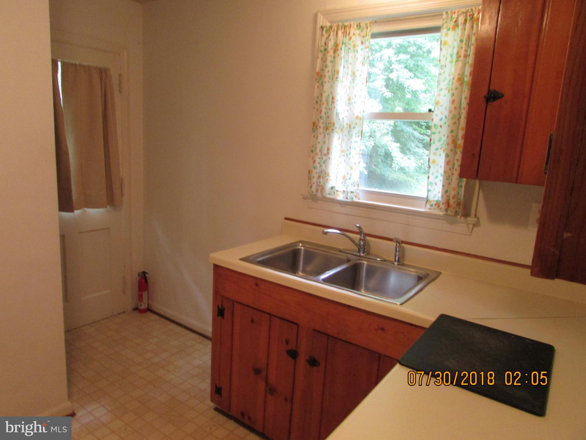 VAN VLECKS - Residential Lease