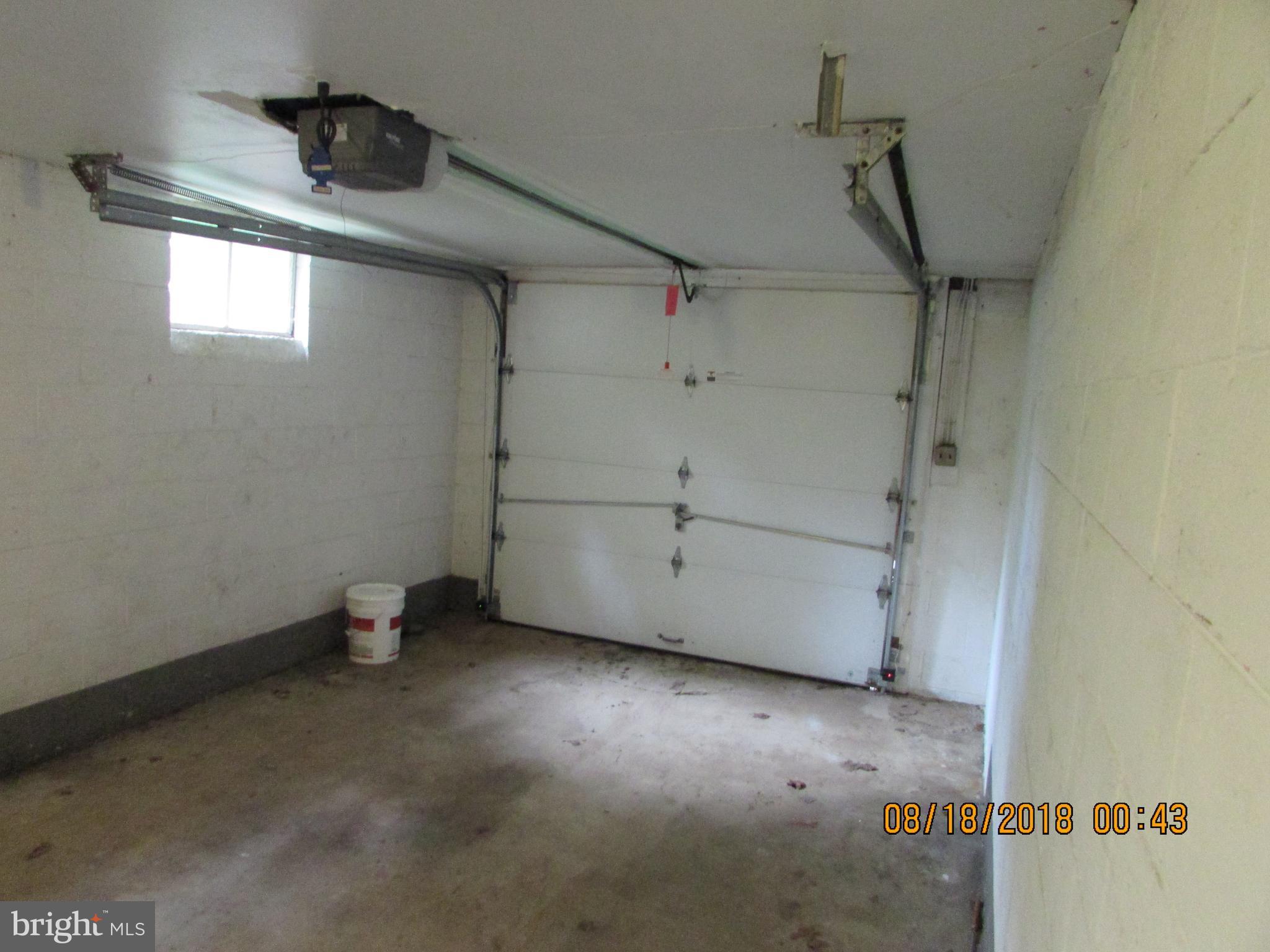 VAN VLECKS - Residential Lease