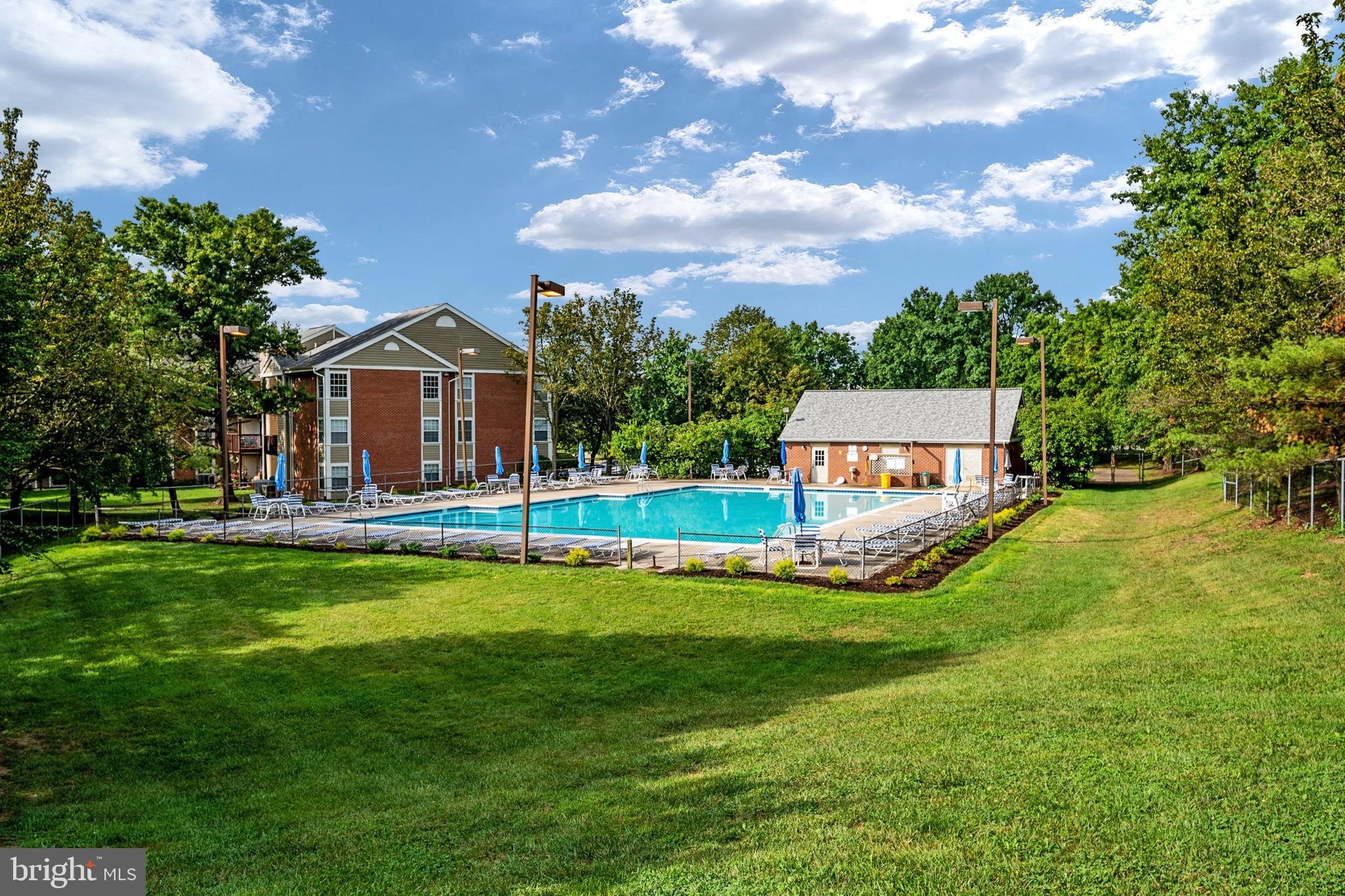 CROMWELL FOUNTAIN - Residential