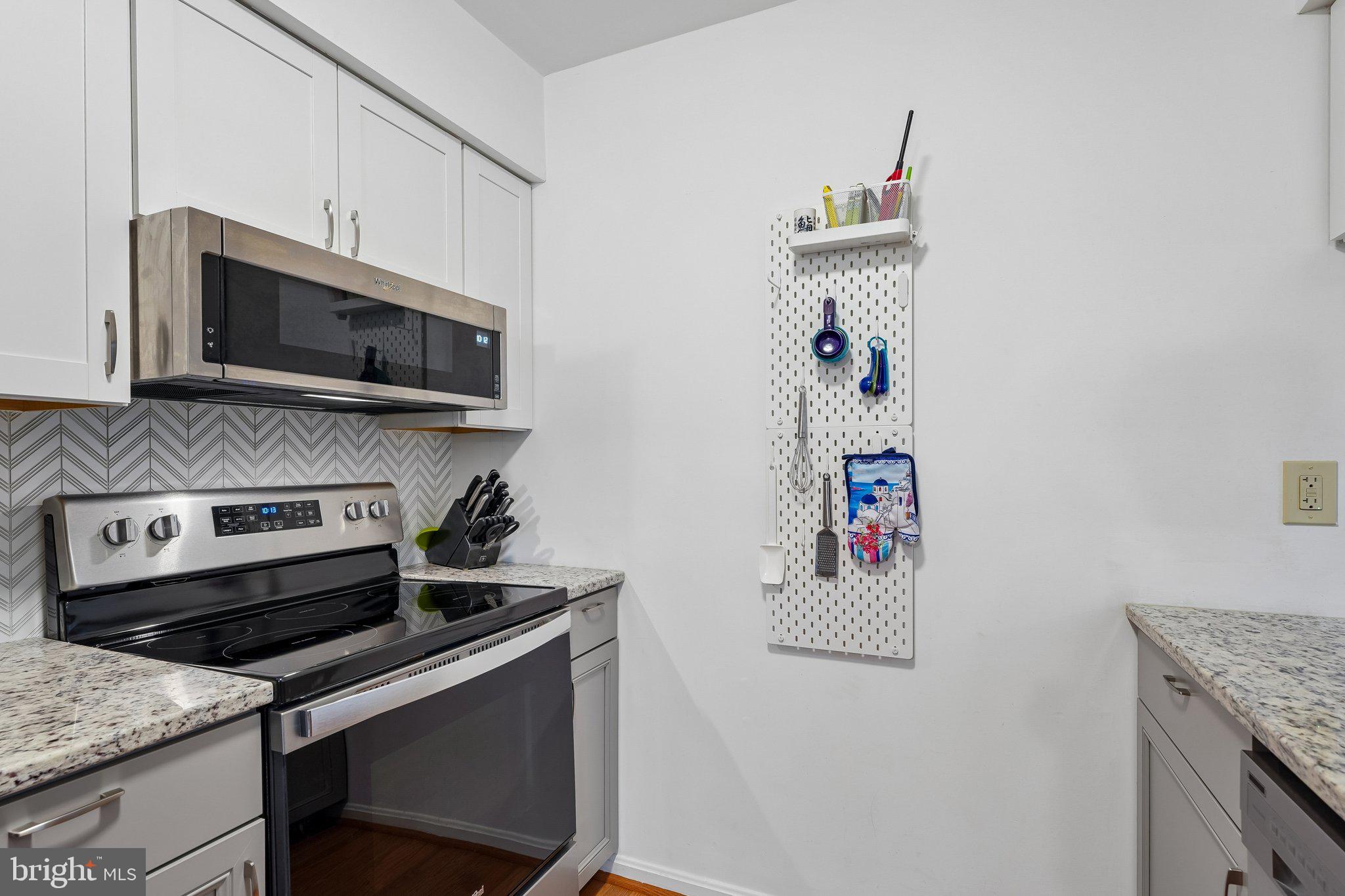 CROMWELL FOUNTAIN - Residential