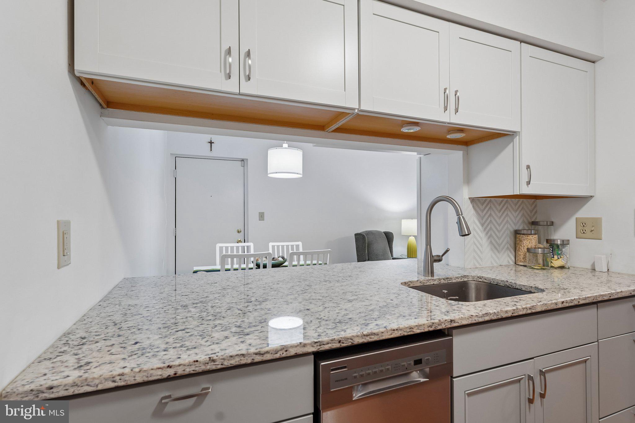 CROMWELL FOUNTAIN - Residential