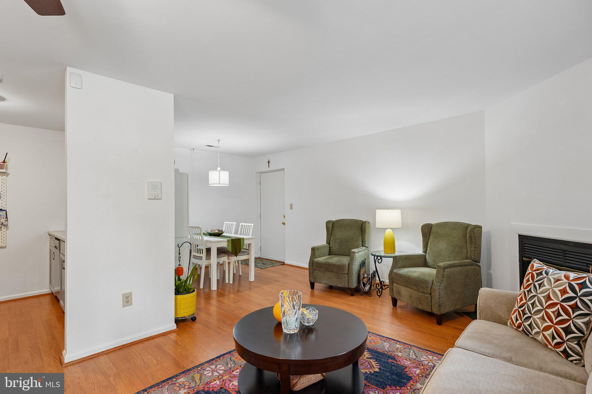 CROMWELL FOUNTAIN - Residential