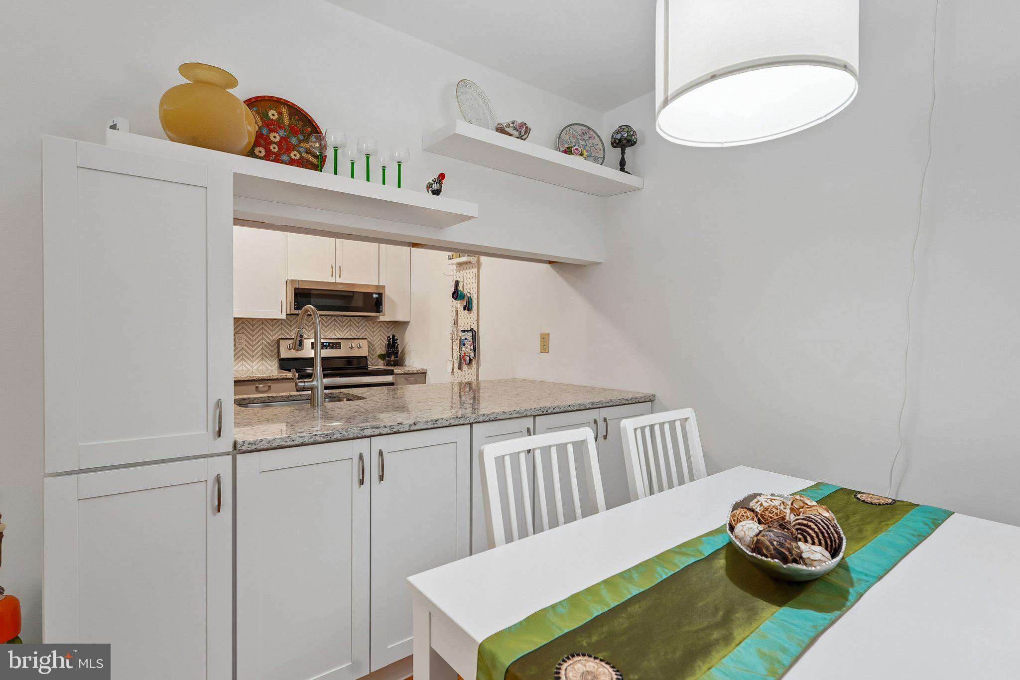 CROMWELL FOUNTAIN - Residential