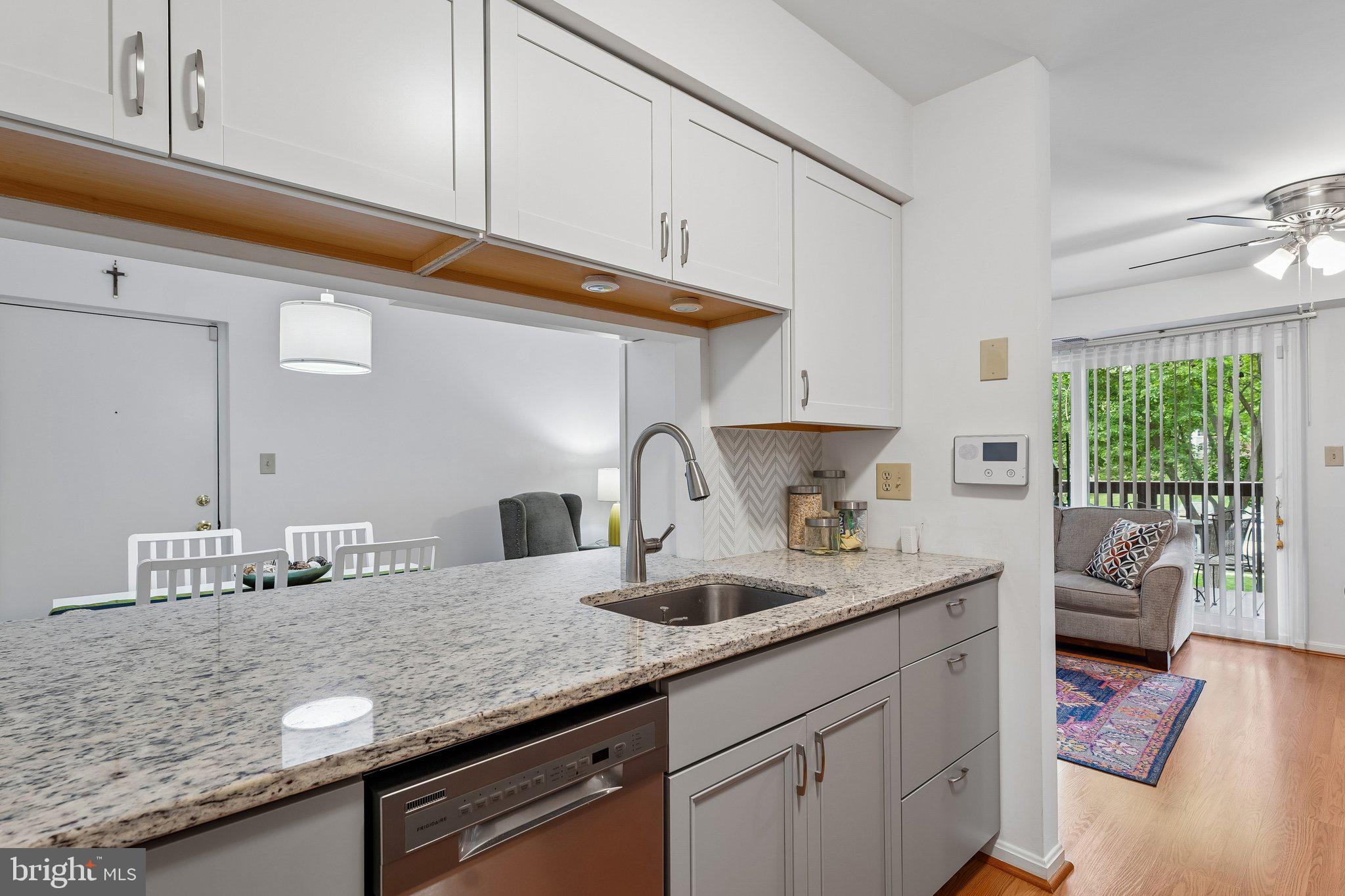 CROMWELL FOUNTAIN - Residential