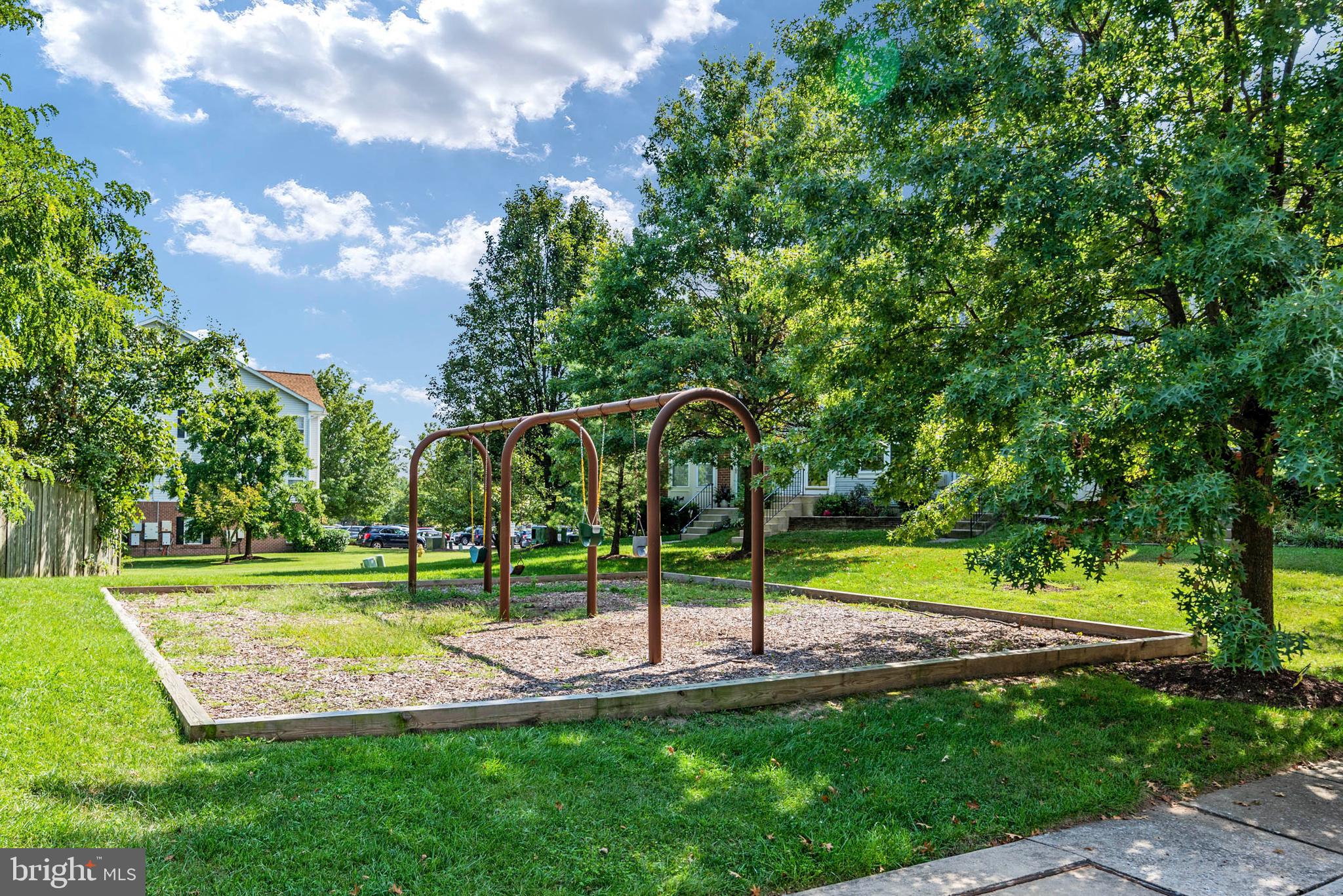 CROMWELL FOUNTAIN - Residential