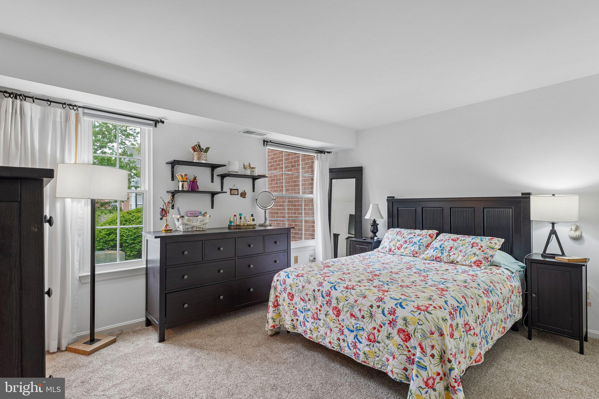 CROMWELL FOUNTAIN - Residential