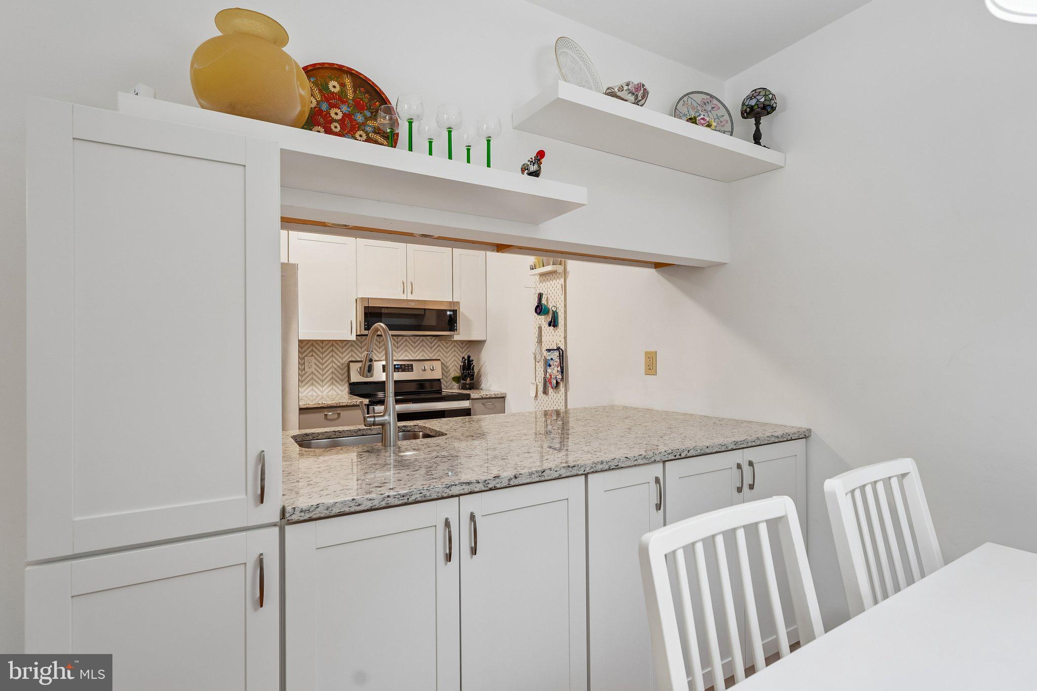 CROMWELL FOUNTAIN - Residential