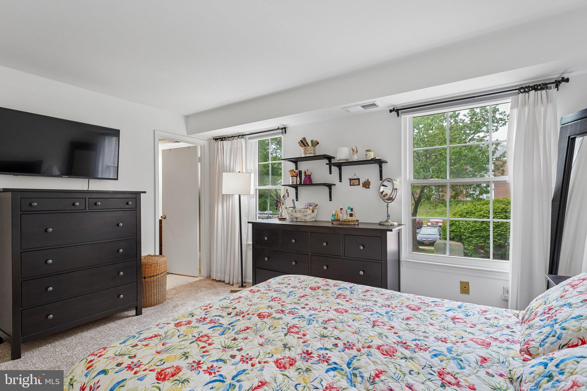 CROMWELL FOUNTAIN - Residential