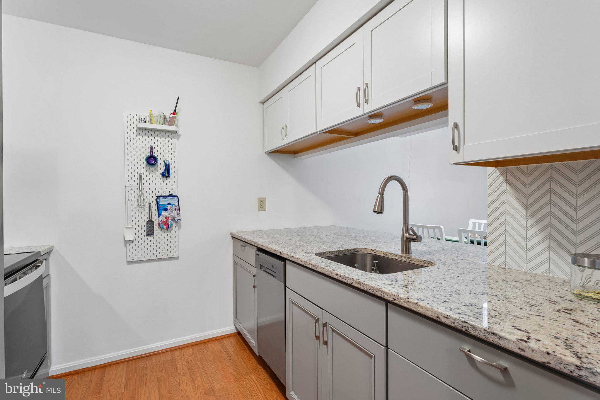 CROMWELL FOUNTAIN - Residential