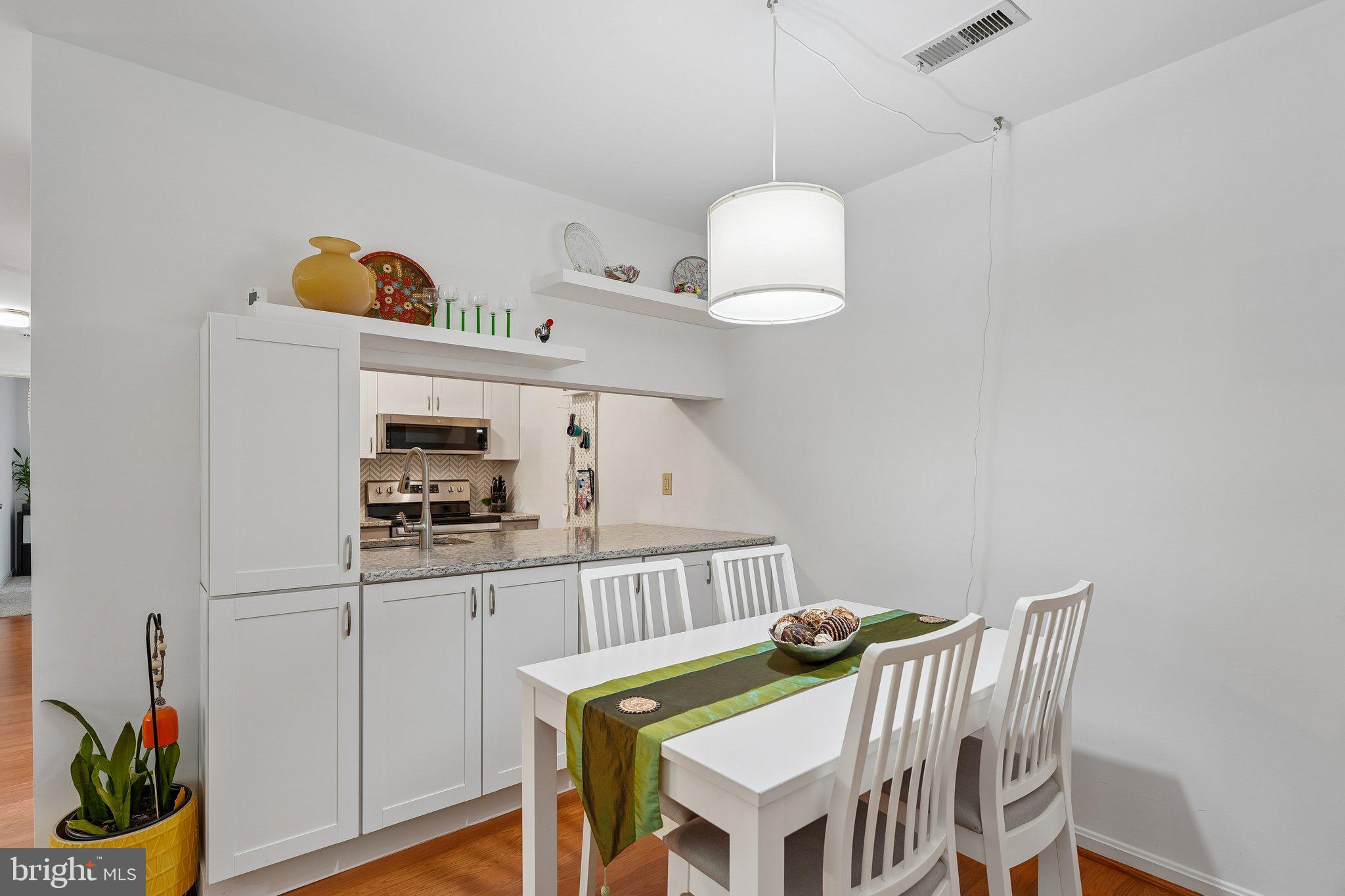 CROMWELL FOUNTAIN - Residential