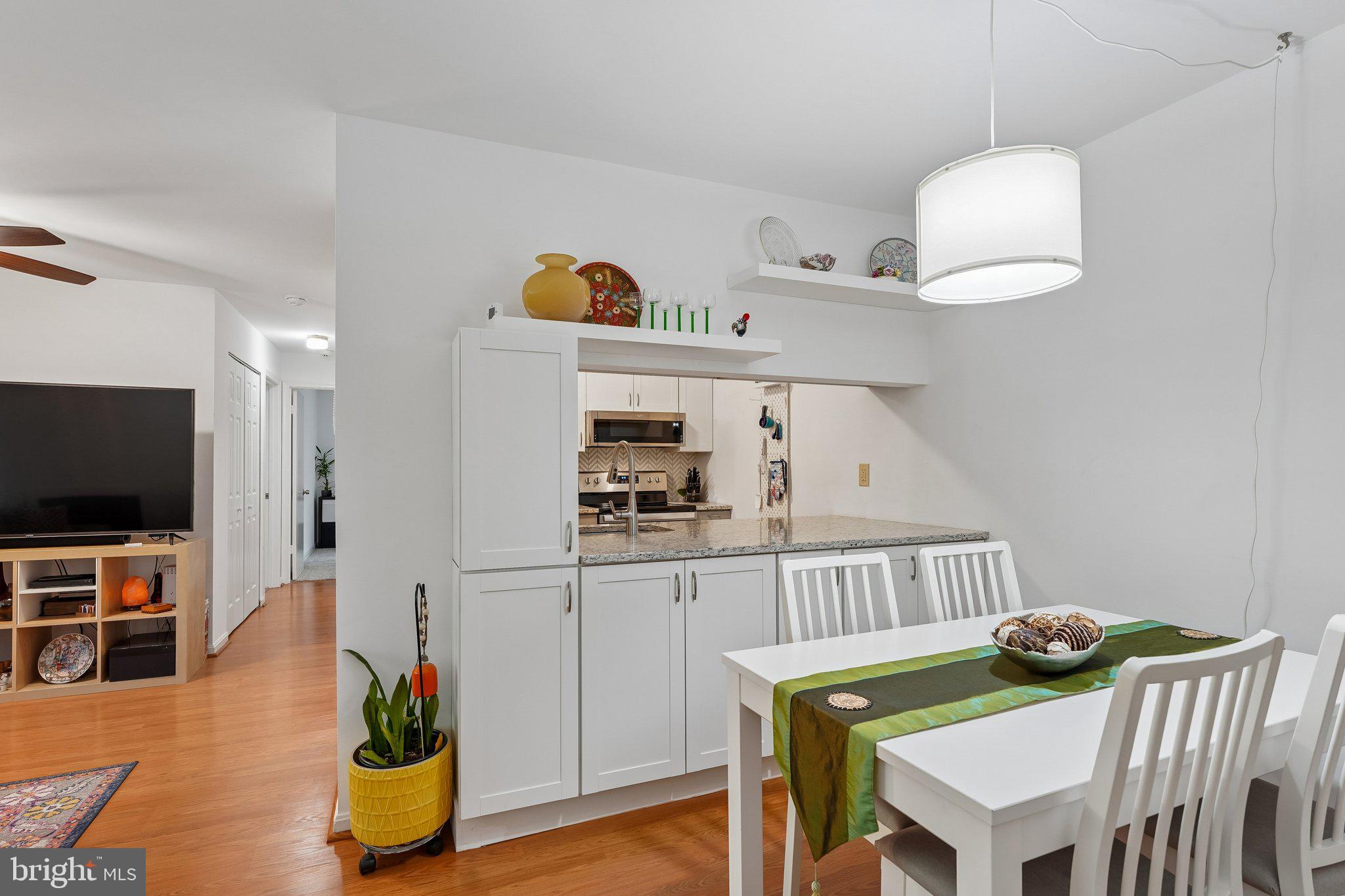 CROMWELL FOUNTAIN - Residential