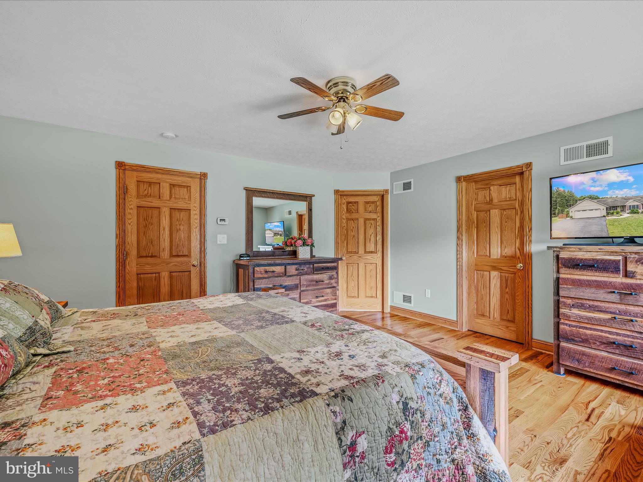 FAIRVIEW OAKS - Residential