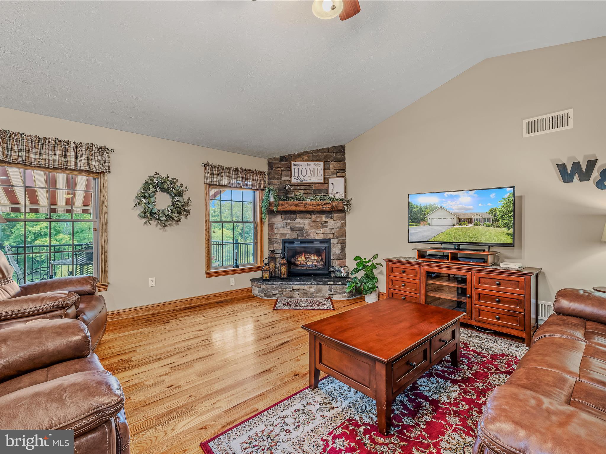 FAIRVIEW OAKS - Residential