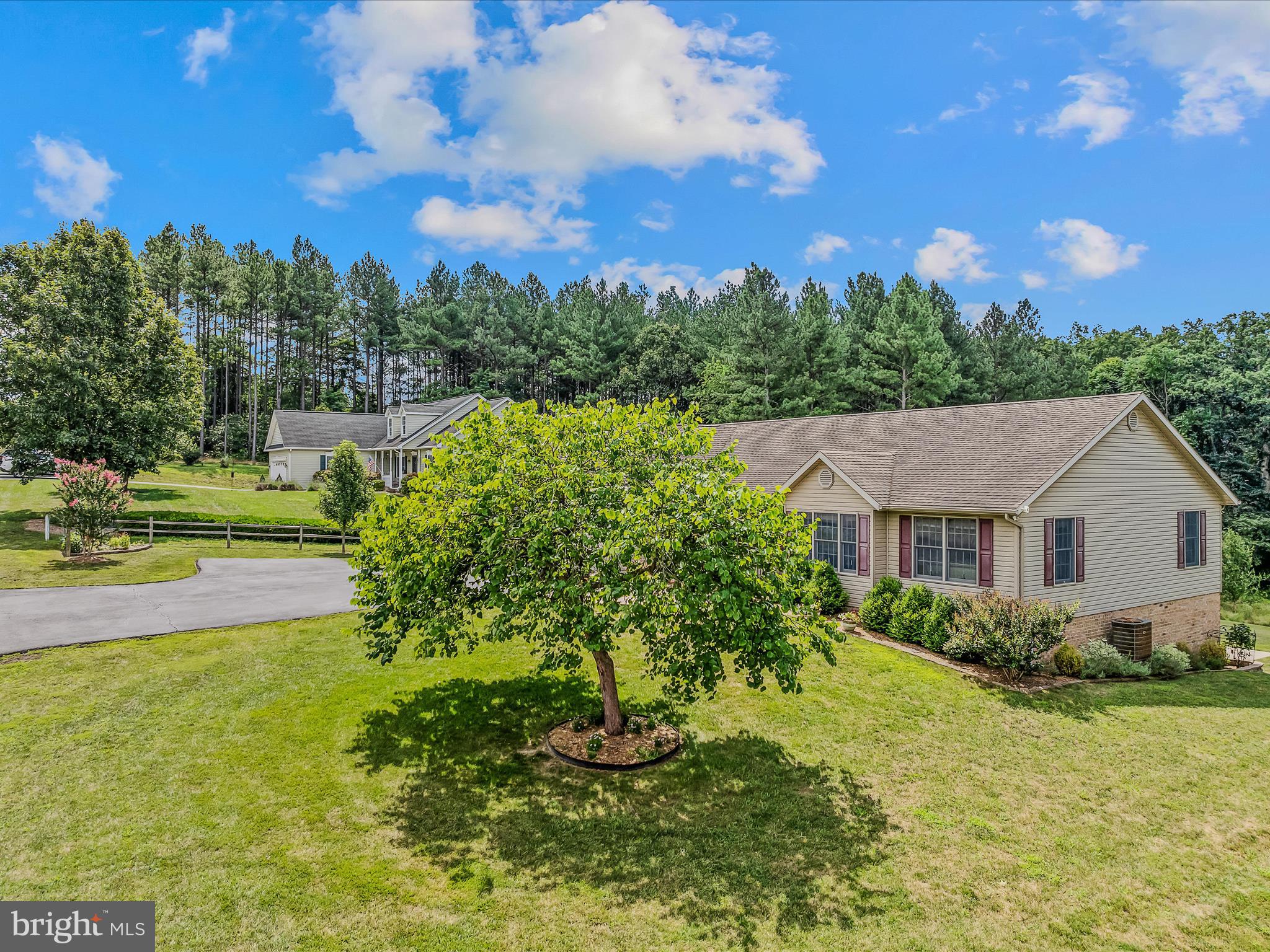 FAIRVIEW OAKS - Residential