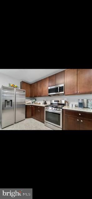 JOHNSTON SQUARE - Residential Lease