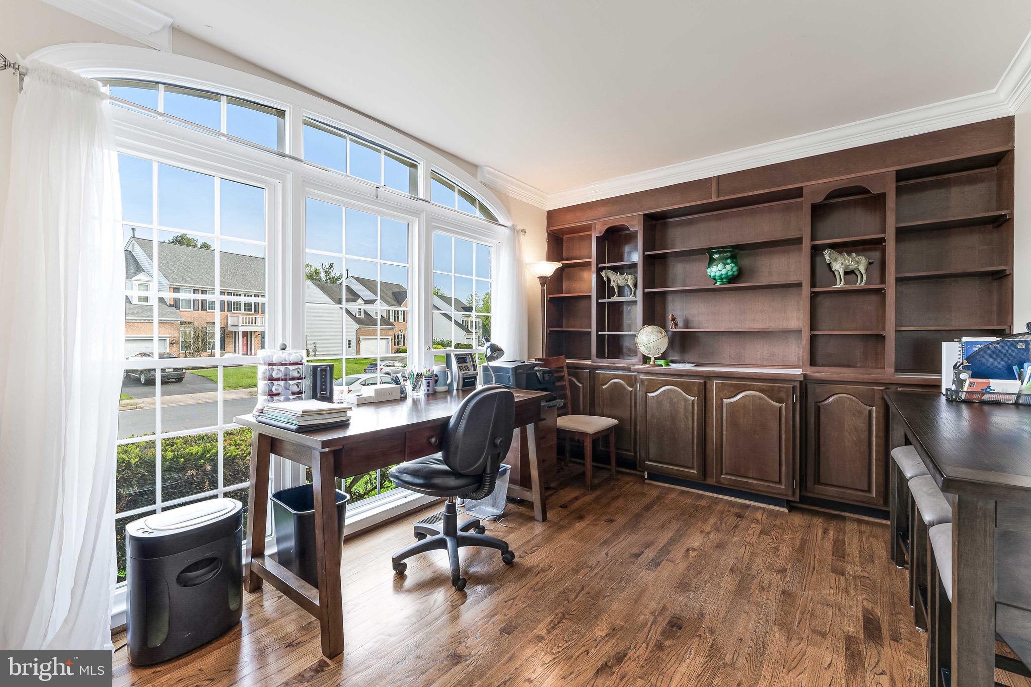 MEADOW HALL - Residential