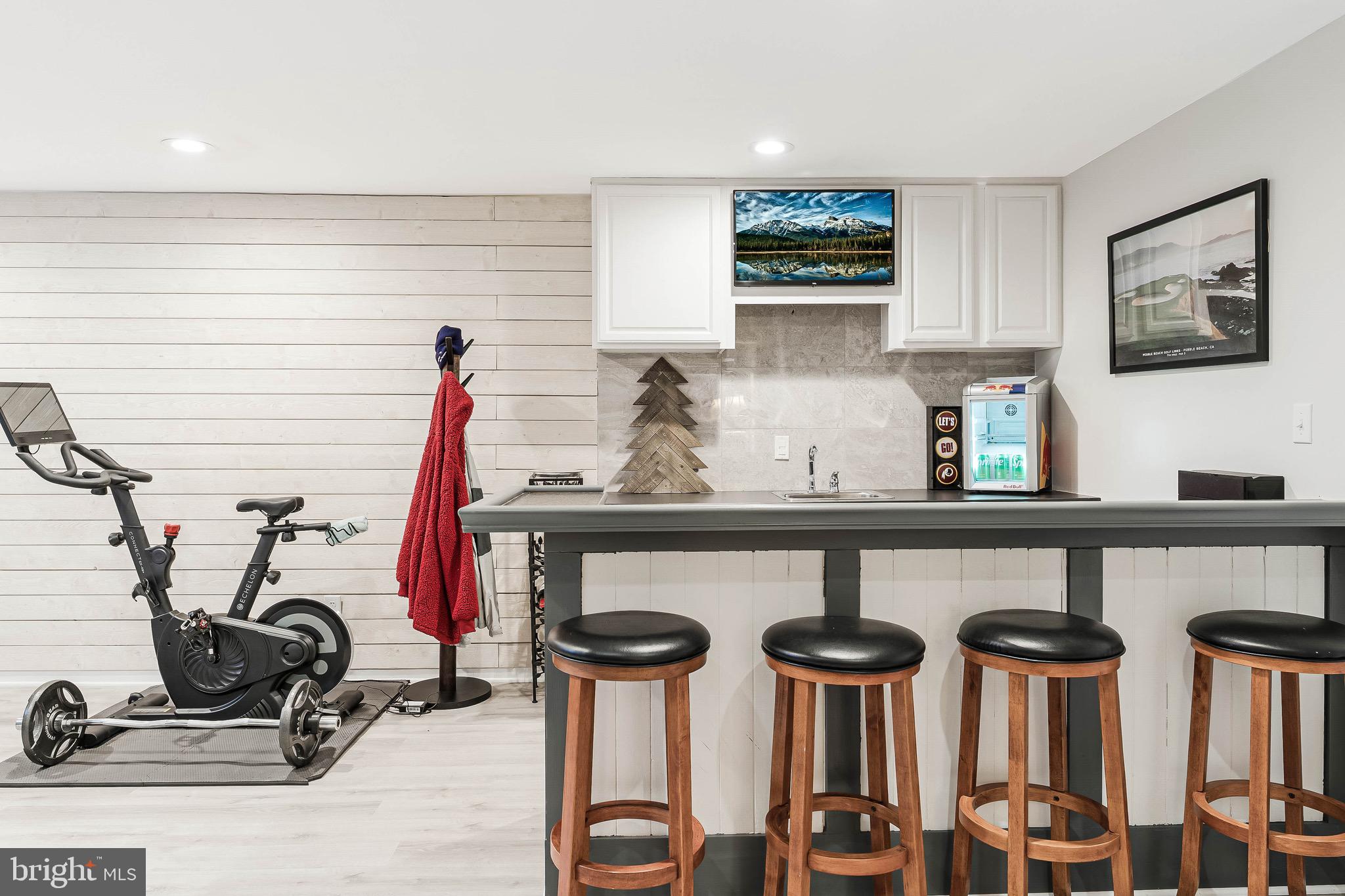 MEADOW HALL - Residential