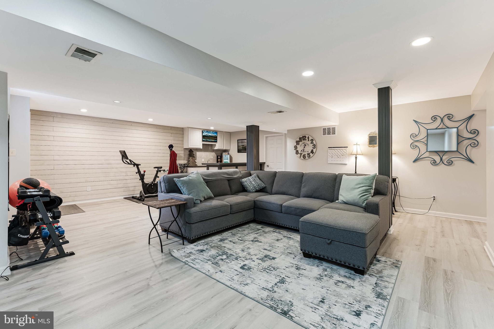 MEADOW HALL - Residential