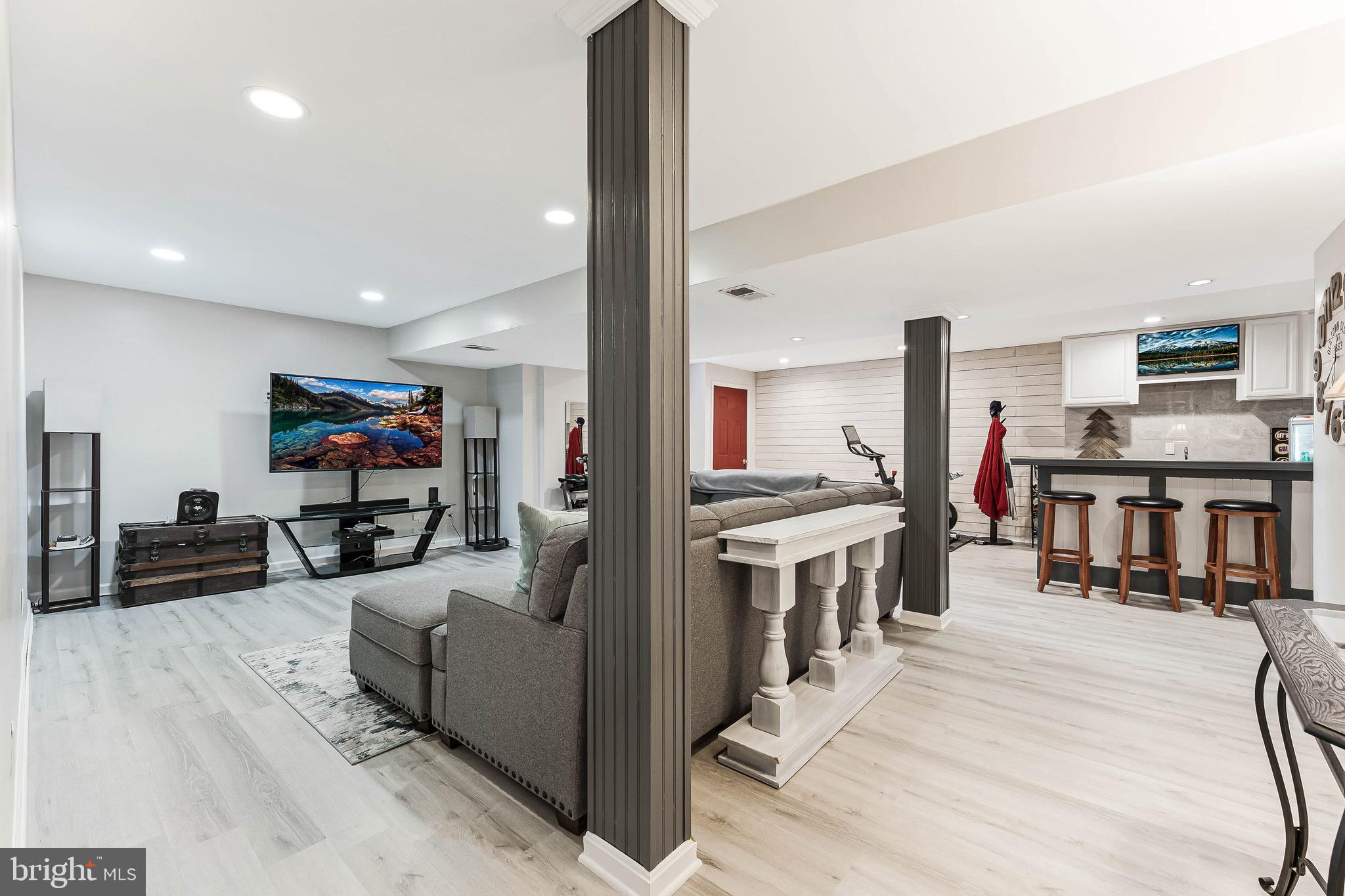 MEADOW HALL - Residential