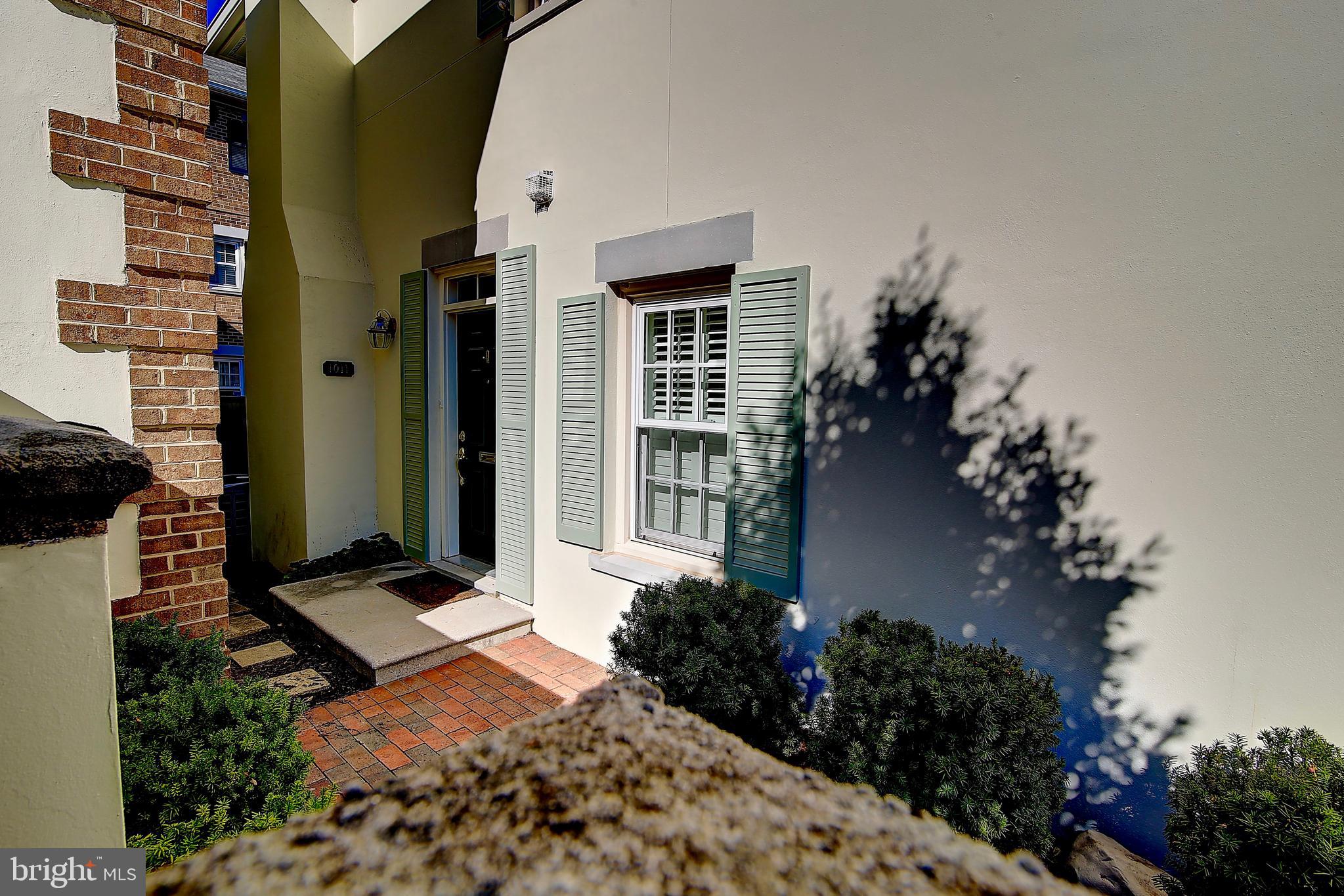 1011 N PITT STREET