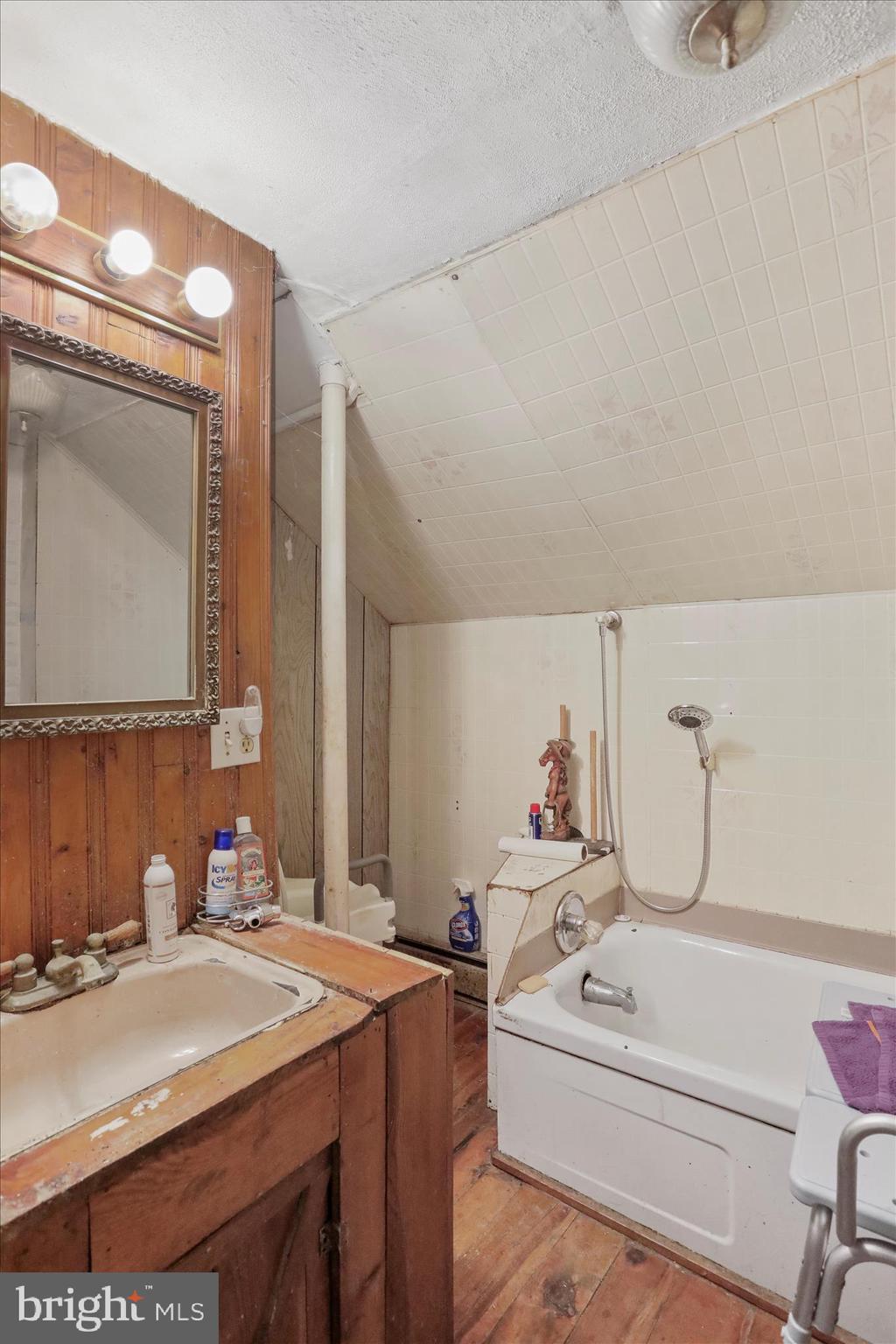 HIDDEN RIVER FARM - Residential