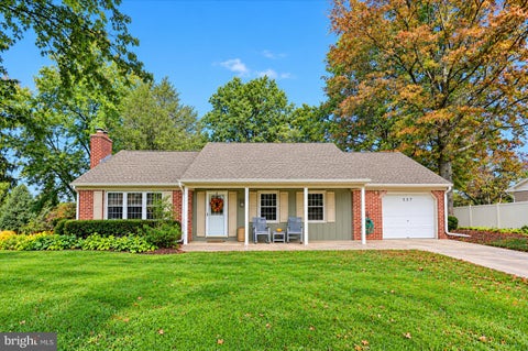 Homes For Sale - 537 W Heatherfield Way<br/> York County, RED LION, PA 17356