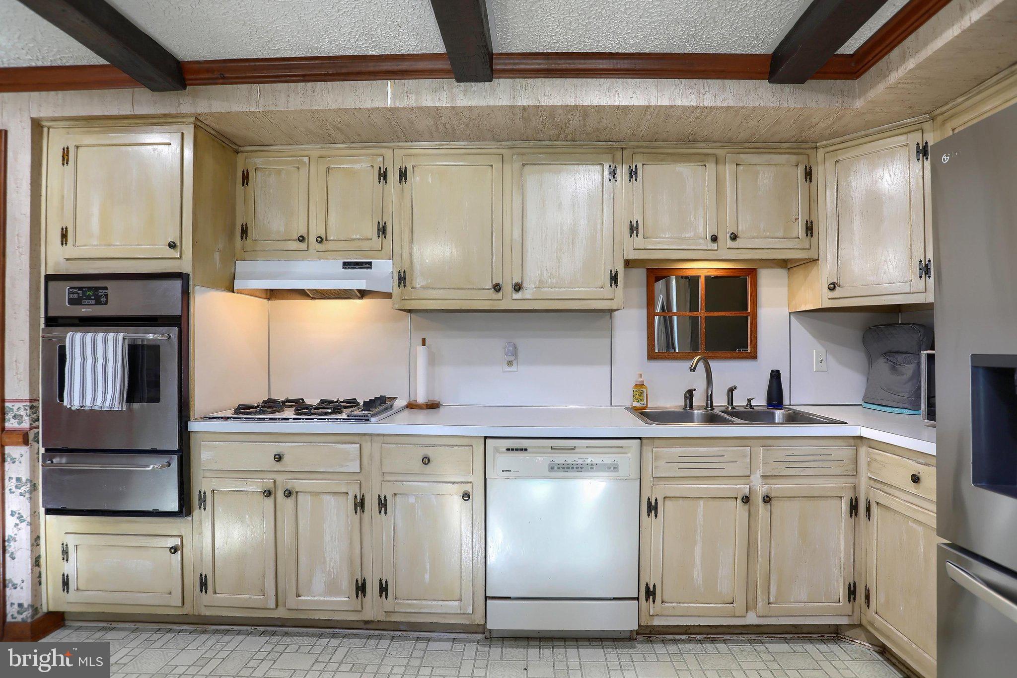 537 W HEATHERFIELD WAY