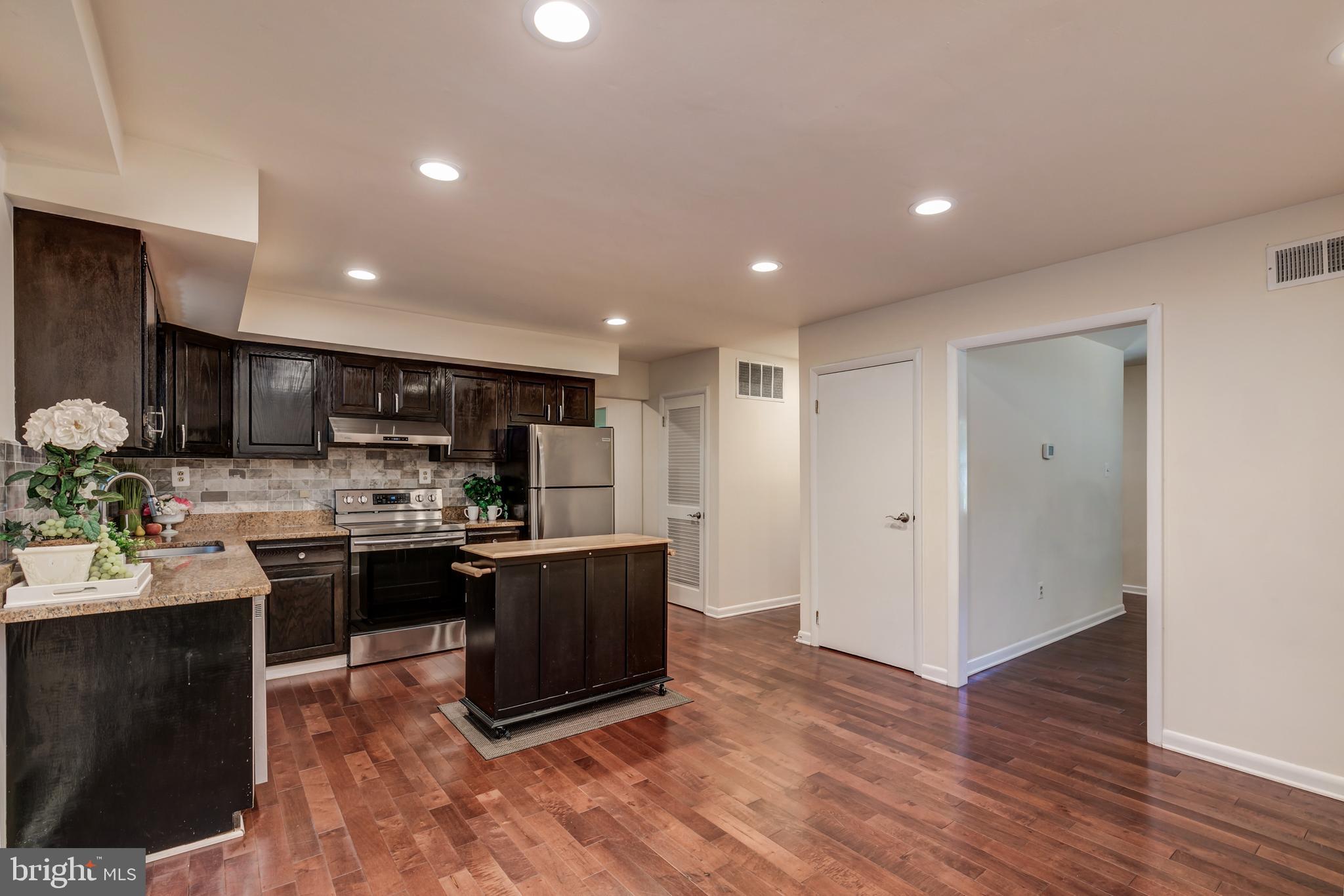 COUNTRY CLUB/LAKE MONTCLAIR - Residential